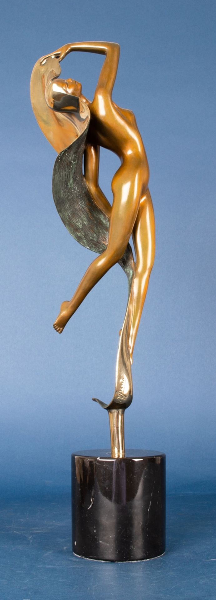 "Erotische Tänzerin" mit langem Haar. Multiple Bronze des Angelo Basso (1943 - 2011), Basso war - Bild 9 aus 9