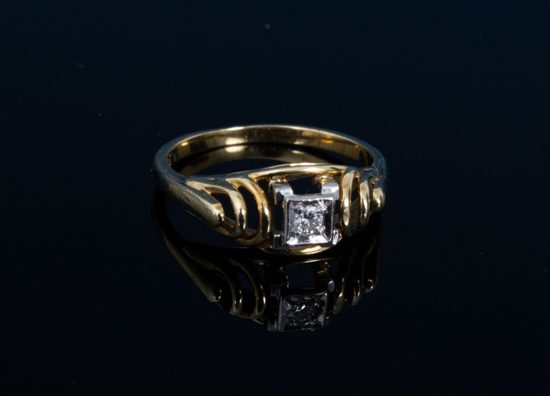 Goldener Ring mit Diamant besetzt, 585er Gelbgold, Diamant ca. 0,1 ct. Ringinnendurchmesser ca. 17 - Bild 6 aus 6