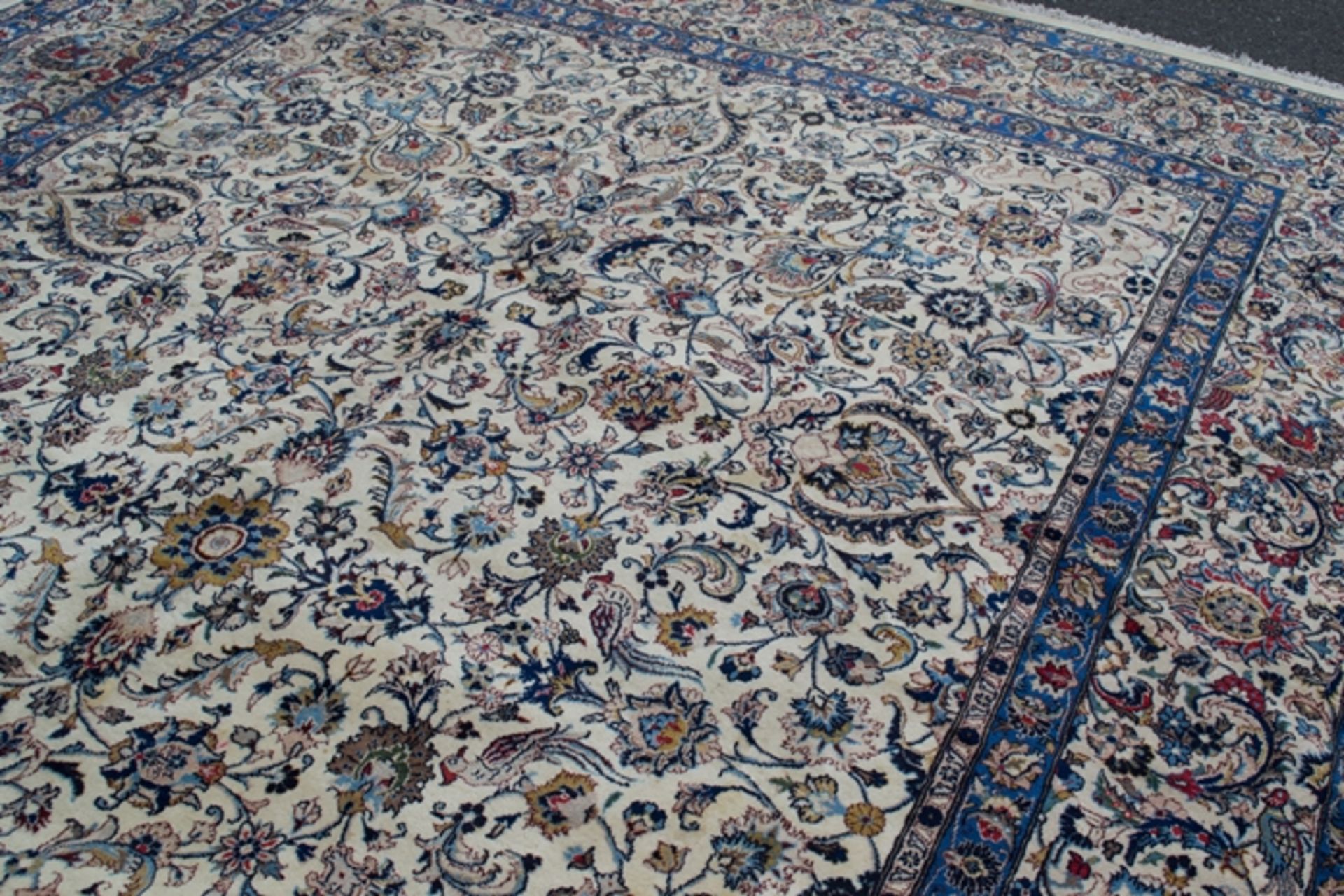 Großer, eleganter Orientteppich, Iran, Ende 20. Jhd., ca. 290 x 450 cm. Durchgemusterter Fond, - Bild 9 aus 17