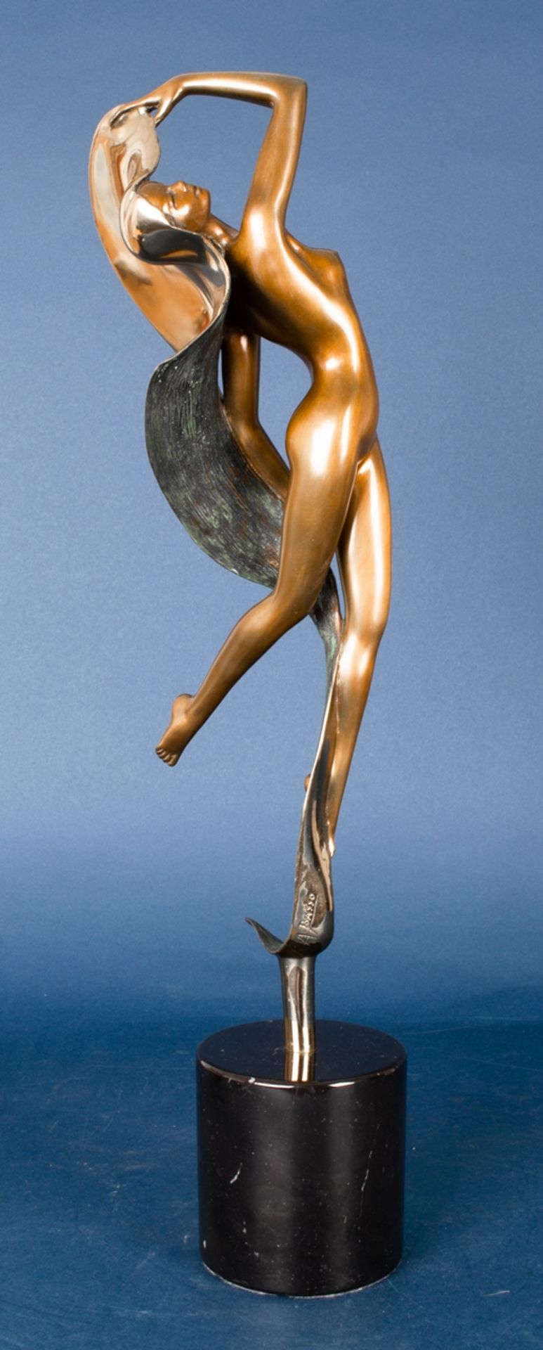 "Erotische Tänzerin" mit langem Haar. Multiple Bronze des Angelo Basso (1943 - 2011), Basso war