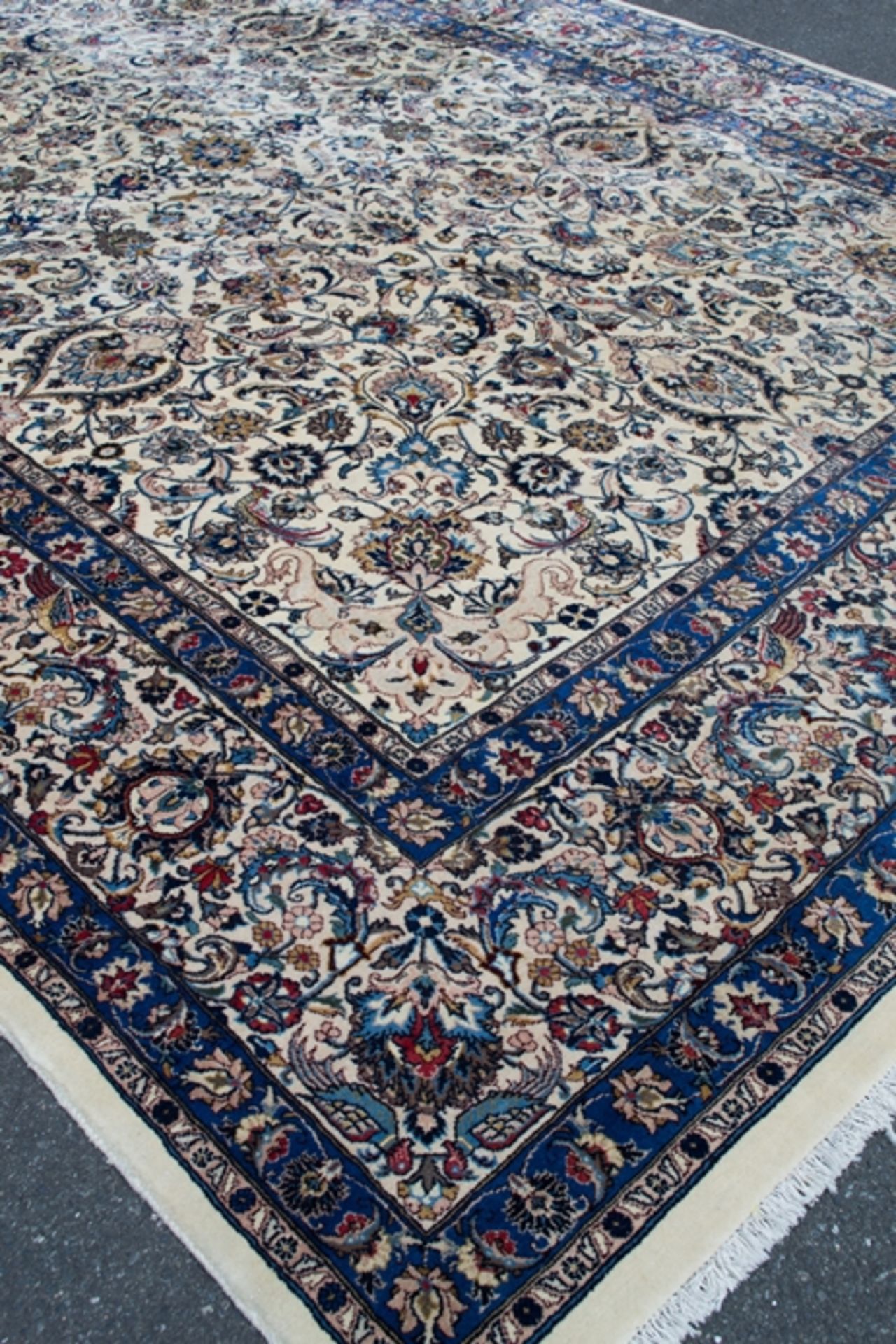 Großer, eleganter Orientteppich, Iran, Ende 20. Jhd., ca. 290 x 450 cm. Durchgemusterter Fond, - Bild 11 aus 17