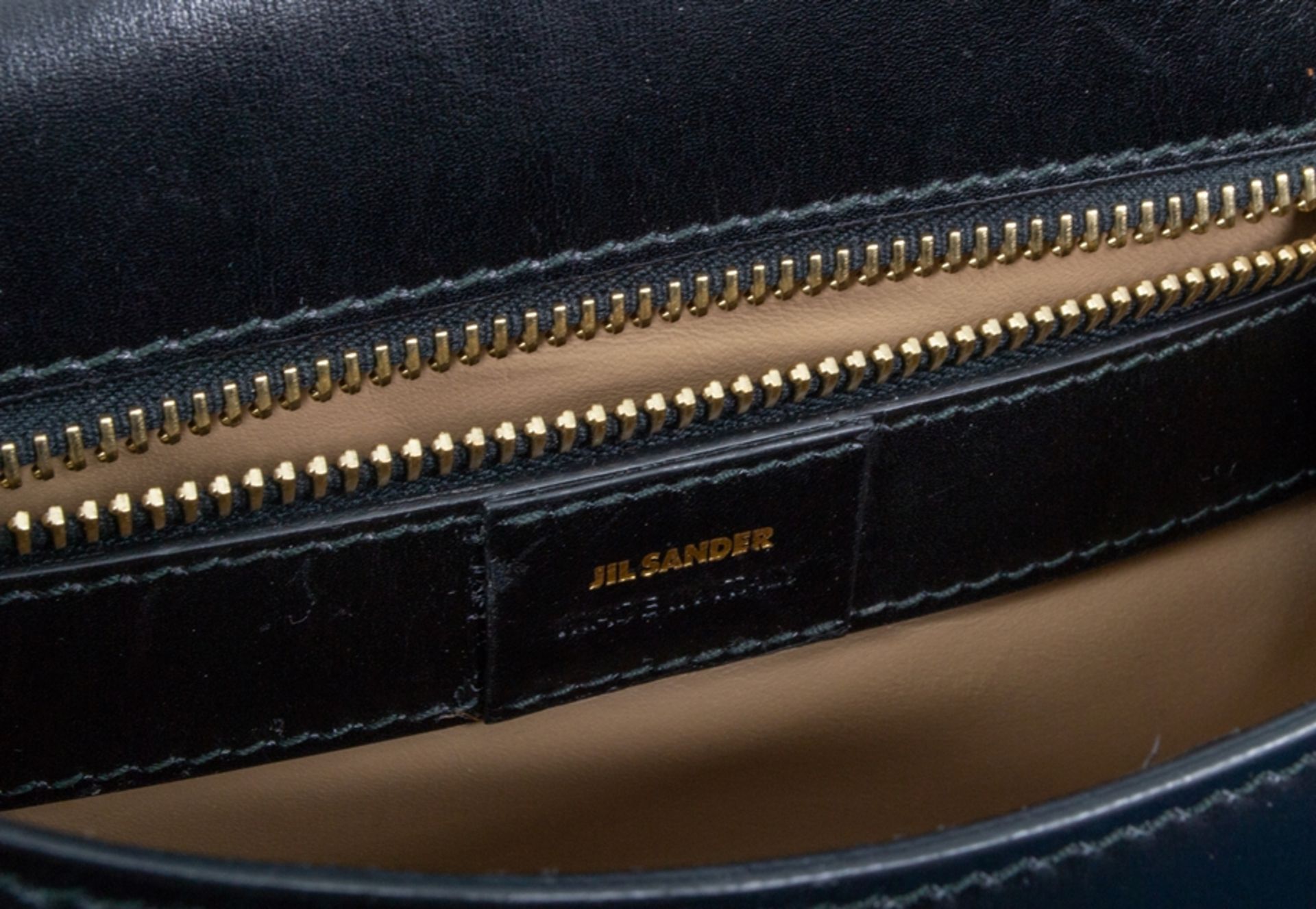JIL SANDER - Damenhandtasche/Umhängetasche, schwarzes Leder mit polierten Messing-Beschlägen/ - Bild 6 aus 9