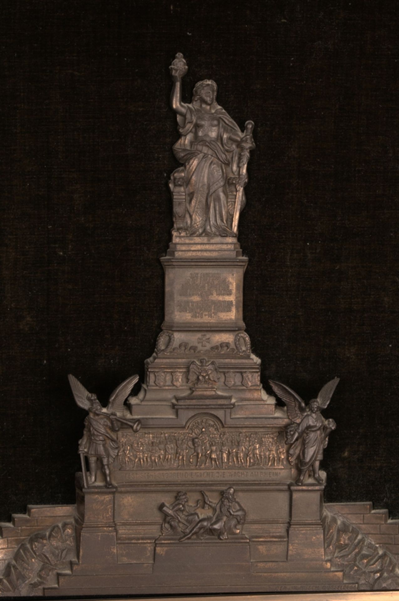 "Das Nationaldenkmal auf dem Niederwald", bei Rüdesheim am Rhein, auf Samt montiertes Relief des - Bild 3 aus 11