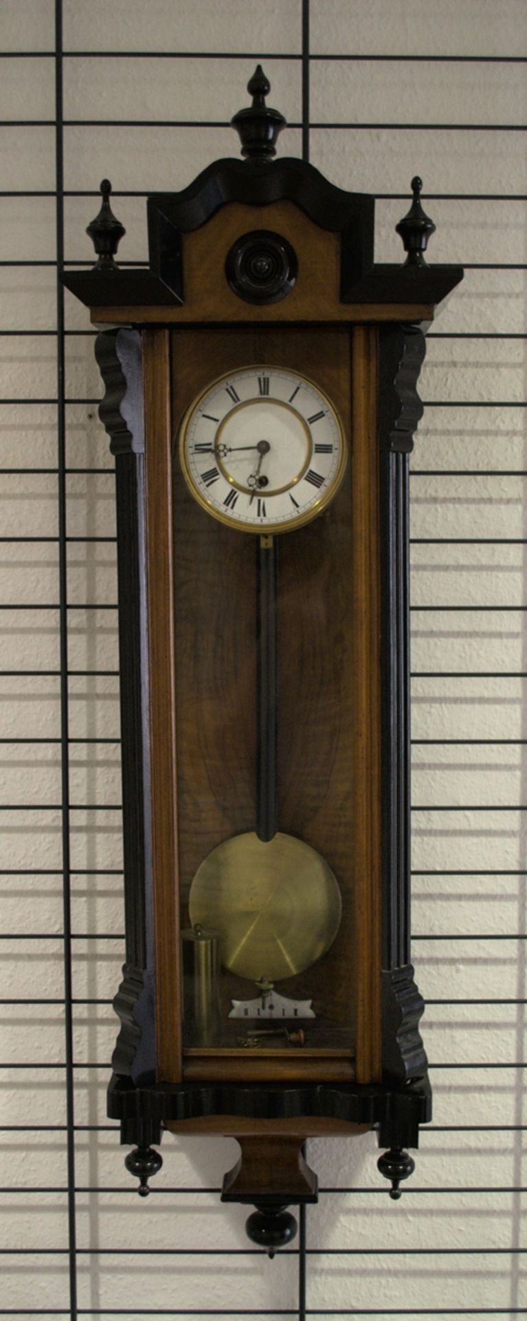 Wandregulator, eingewichtige, mechanische Wanduhr im Nussbaumgehäuse. Werk ungeprüft. Höhe ca. 95 - Image 19 of 19