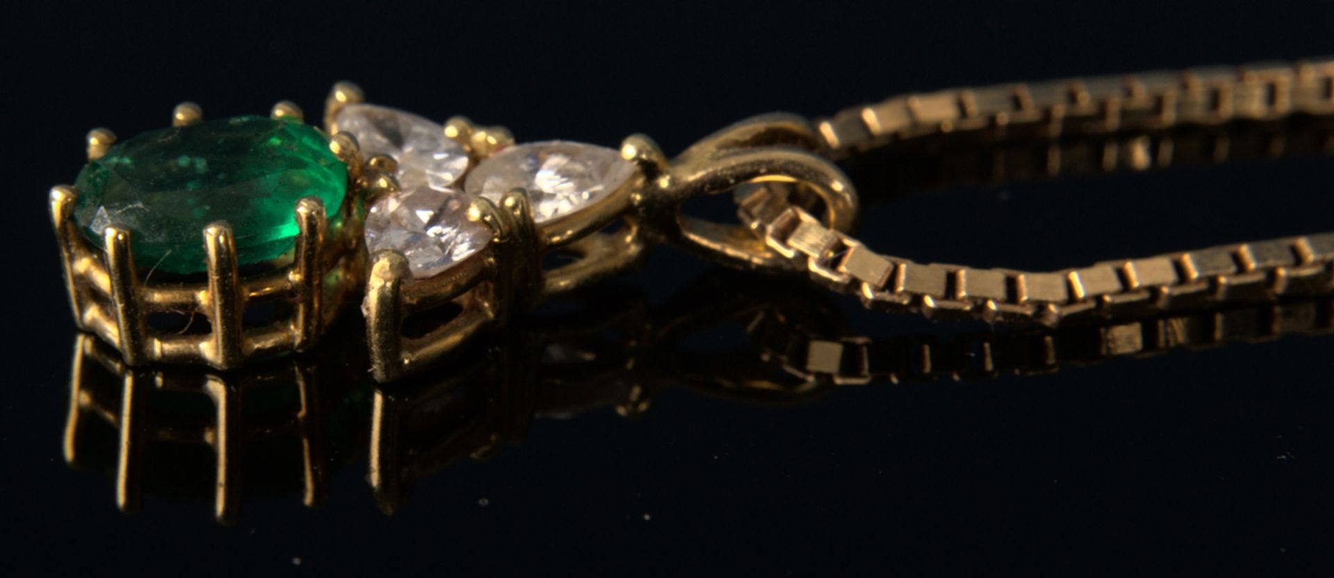 18 K Halskette mit Edelstein besetztem, tropfenförmigem Kettenanhänger mit 3 Diamantsplittern und - Bild 3 aus 6