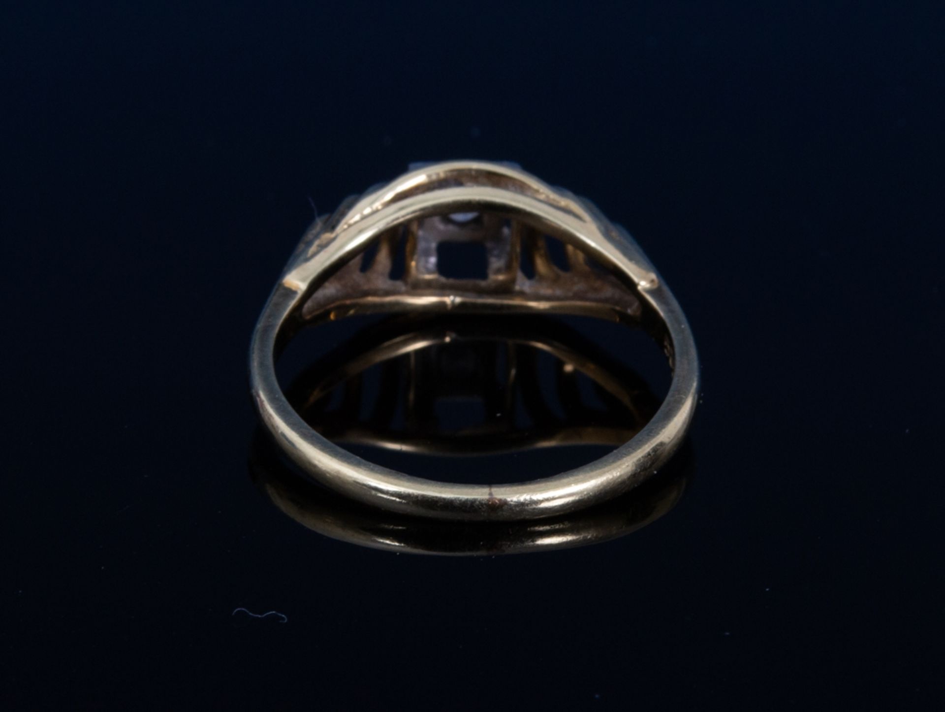 Goldener Ring mit Diamant besetzt, 585er Gelbgold, Diamant ca. 0,1 ct. Ringinnendurchmesser ca. 17 - Bild 2 aus 6