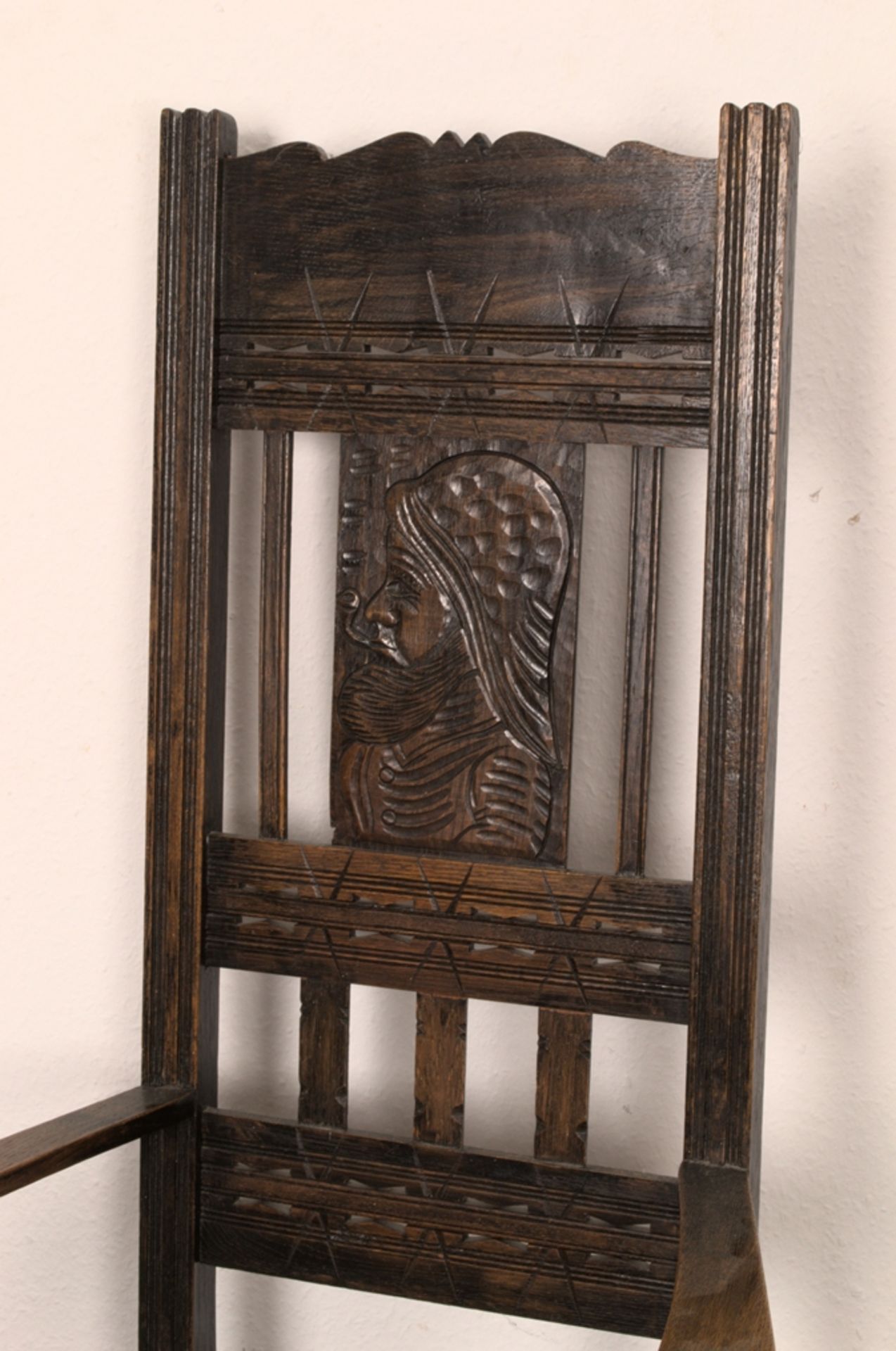 Antiker Hochlehner Armlehnstuhl, in Worpsweder-Manier gefertigter Eichenstuhl mit figürlich - Bild 3 aus 9