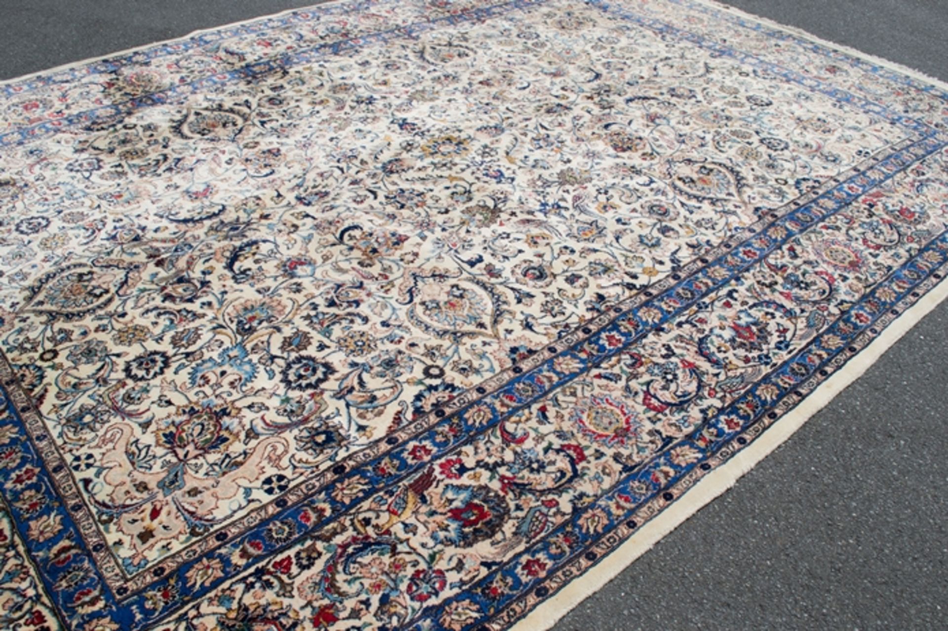 Großer, eleganter Orientteppich, Iran, Ende 20. Jhd., ca. 290 x 450 cm. Durchgemusterter Fond, - Bild 16 aus 17