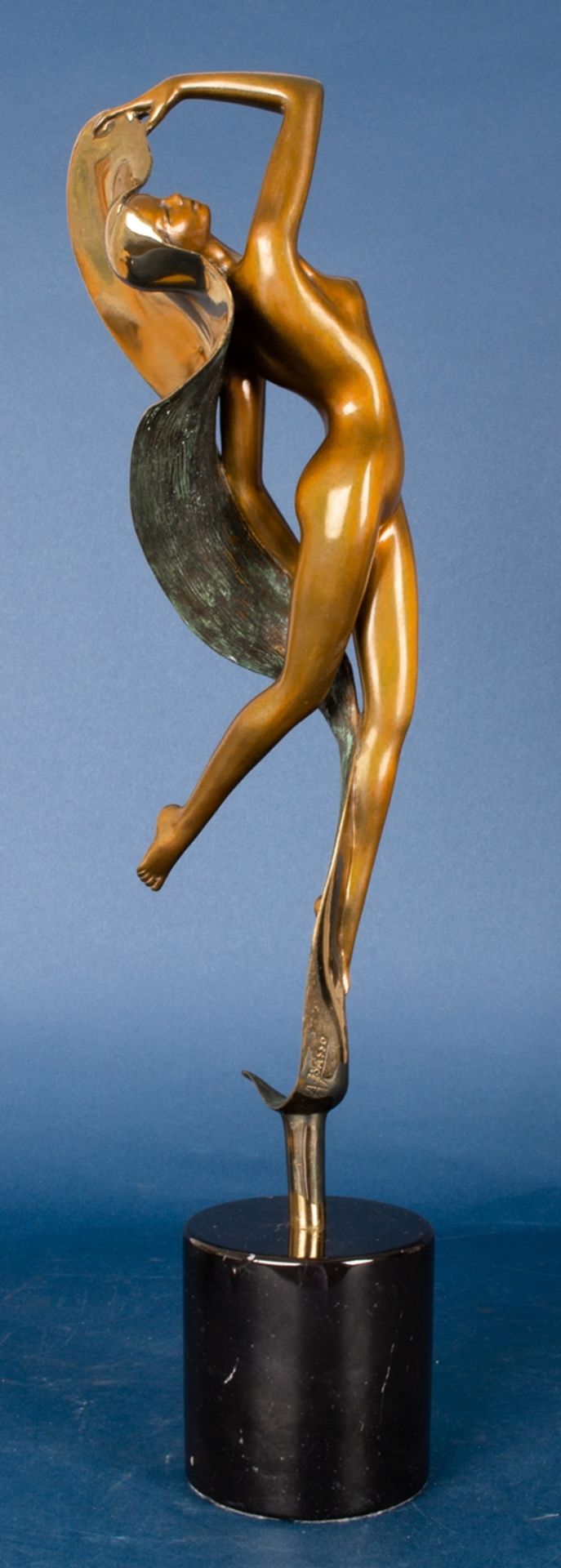 "Erotische Tänzerin" mit langem Haar. Multiple Bronze des Angelo Basso (1943 - 2011), Basso war - Bild 7 aus 9