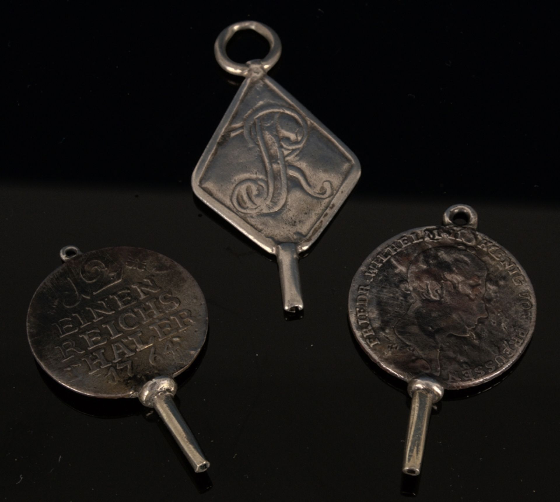 9teilige Sammlung versch. Taschenuhrenschlüssel, überwiegend 19. Jhd. Versch. Alter, Größen, - Bild 4 aus 18