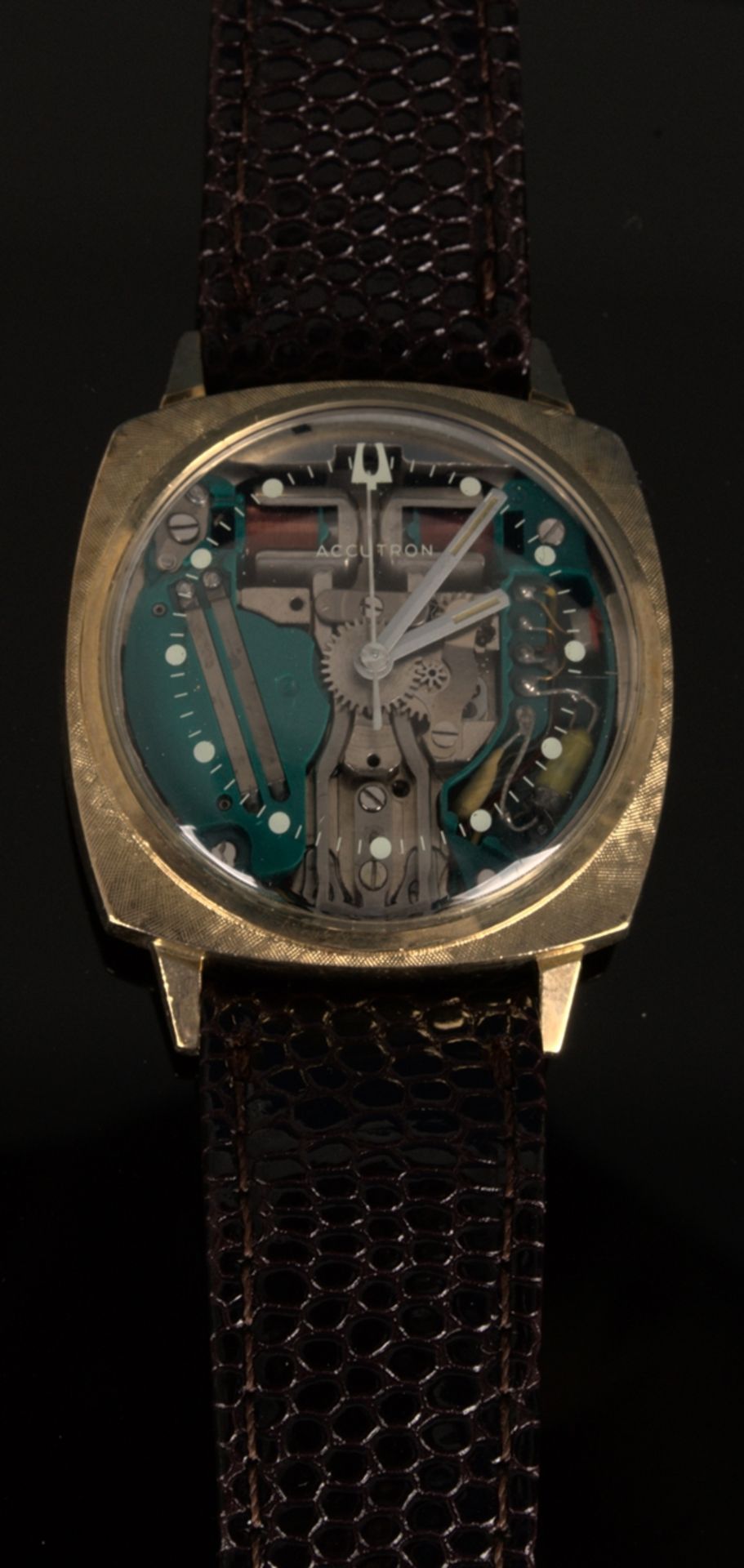 "BULOVA ACCUTRON" Herrenarmbanduhr der 1960er/70er Jahre in optisch sehr schöner Erhaltung.