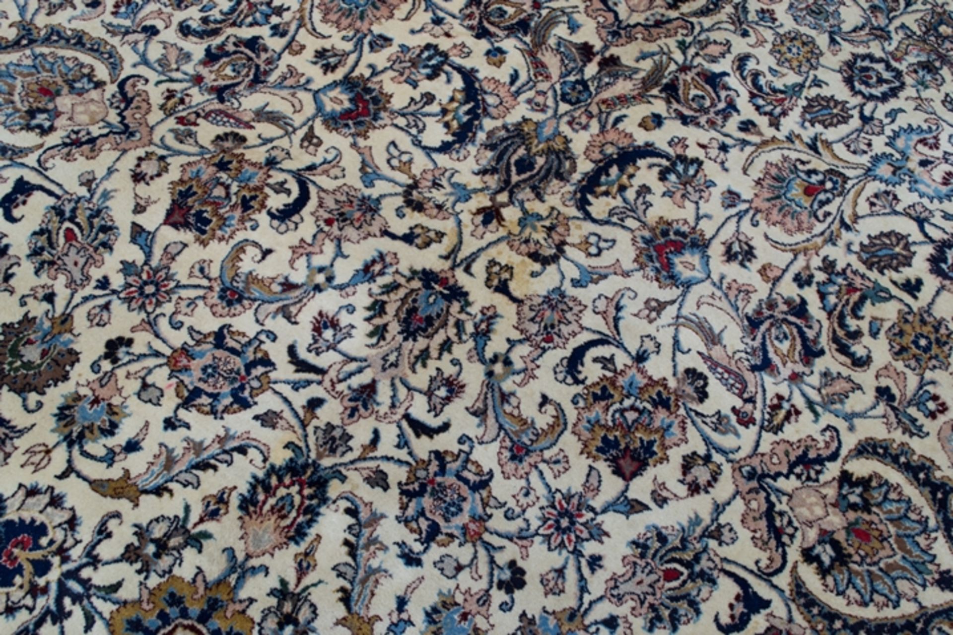 Großer, eleganter Orientteppich, Iran, Ende 20. Jhd., ca. 290 x 450 cm. Durchgemusterter Fond, - Bild 7 aus 17