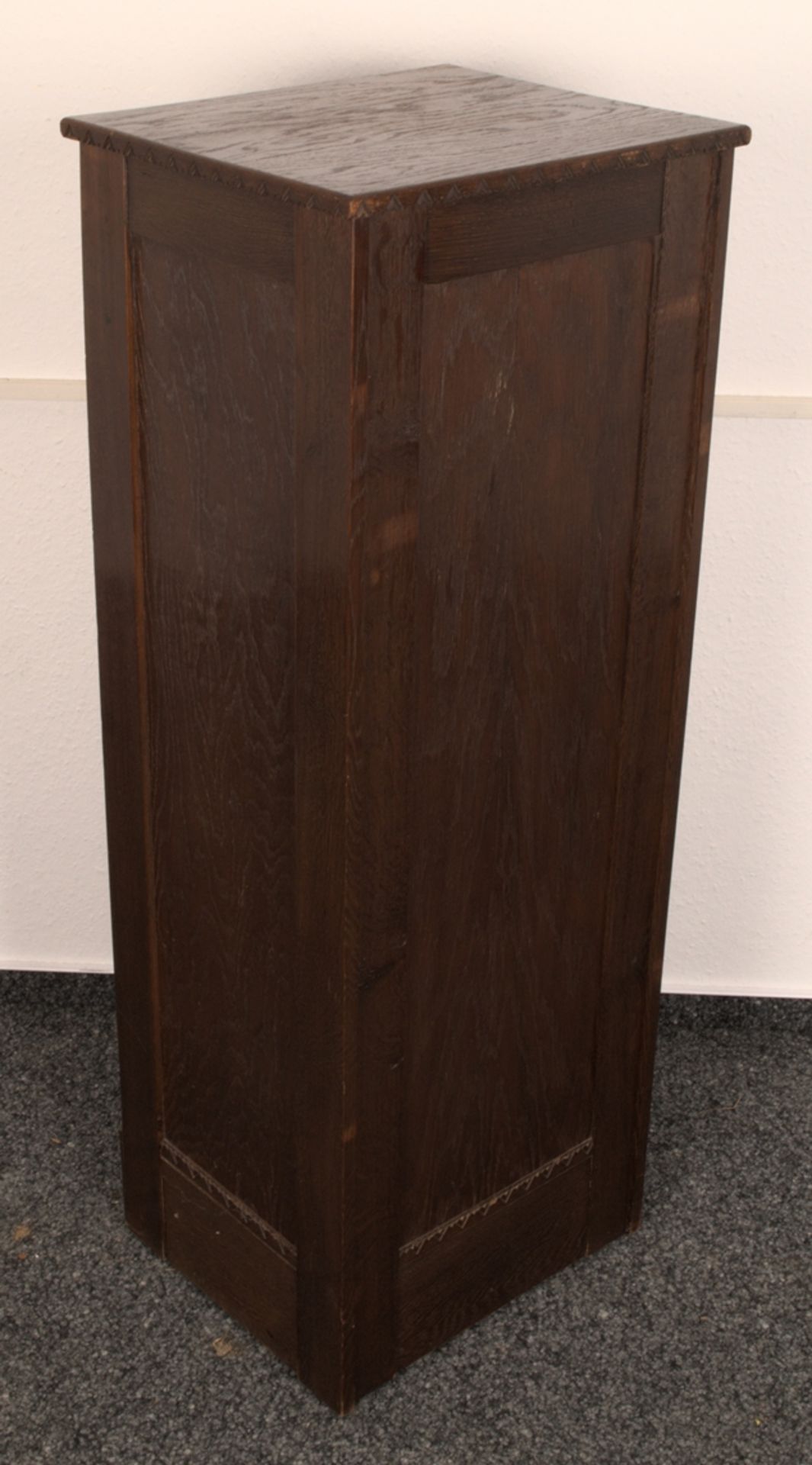 Rolladenschrank auf Rollen, Eiche, 1920er/30er Jahre, schöner Erhalt. Ca. 122 x 45 x 39 cm. - Bild 4 aus 9