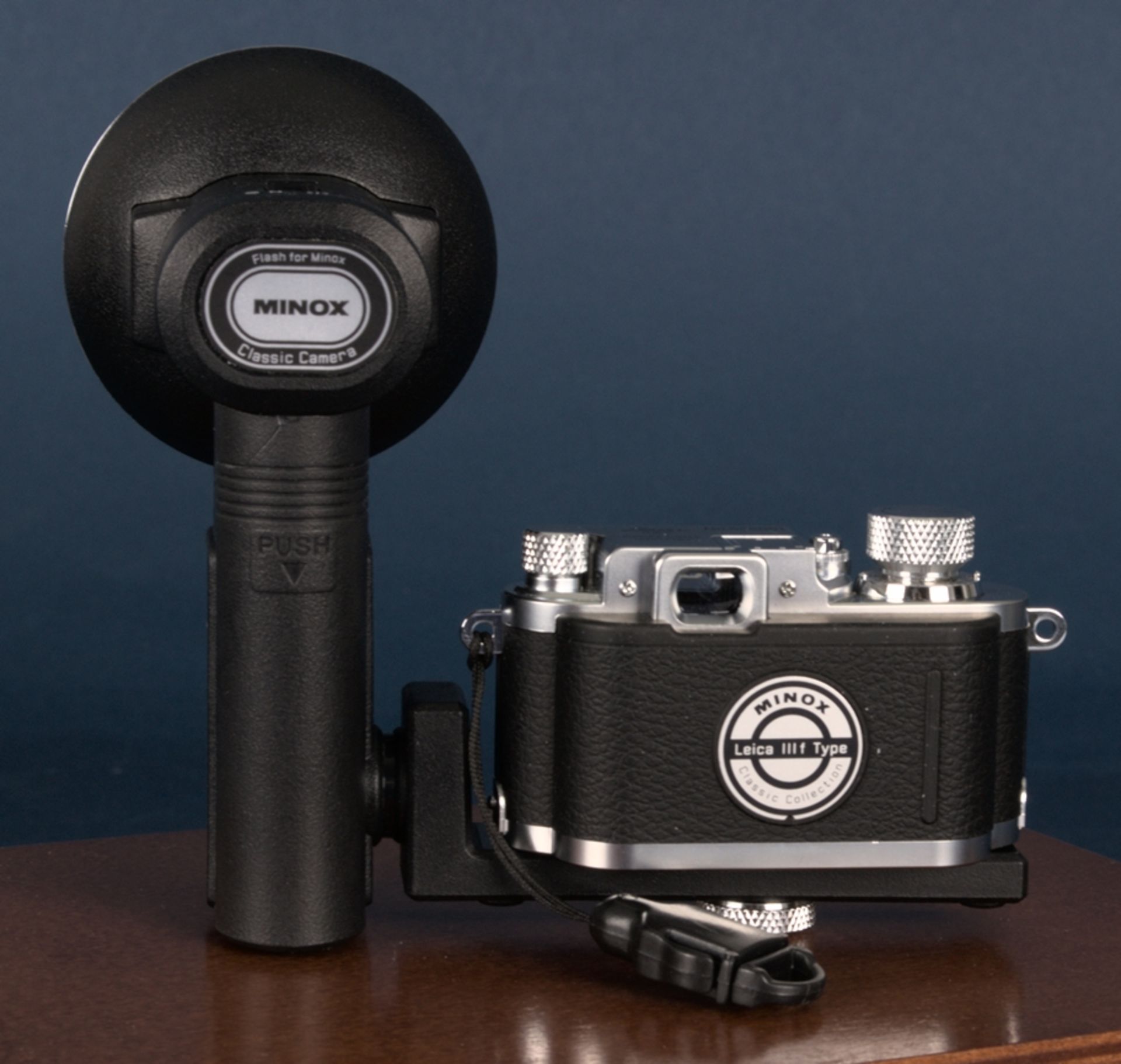 MINOX CLASSIC CAMERA LEICA III F mit passender Blitzapparatur - analoge Rollfilmkamera, Modellno. - Image 8 of 13