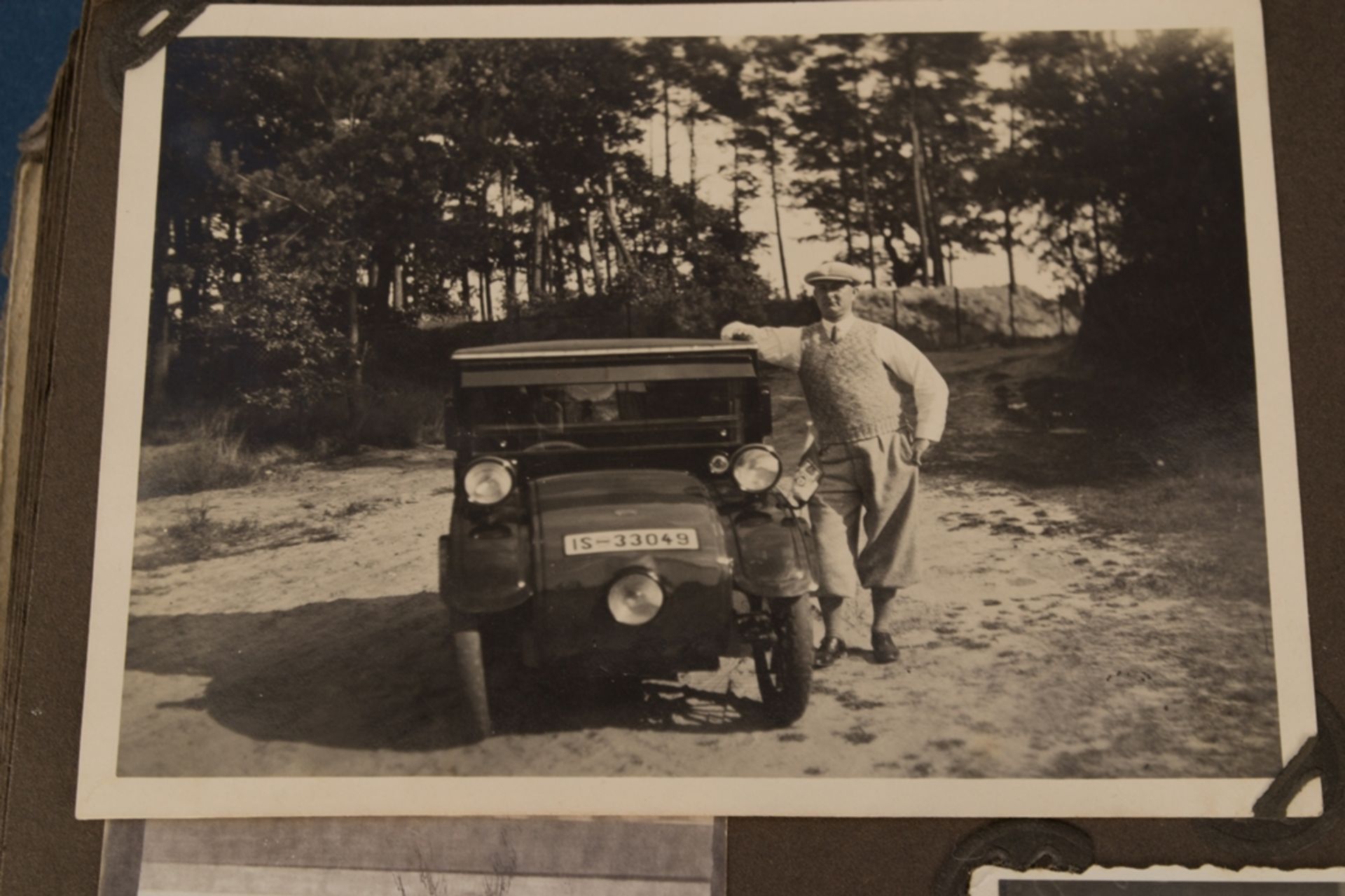 Privates Fotoalbum mit ca. 136 schwarz/weiß Aufnahmen der 1920er/ 30er Jahre aus der Region - Image 11 of 14