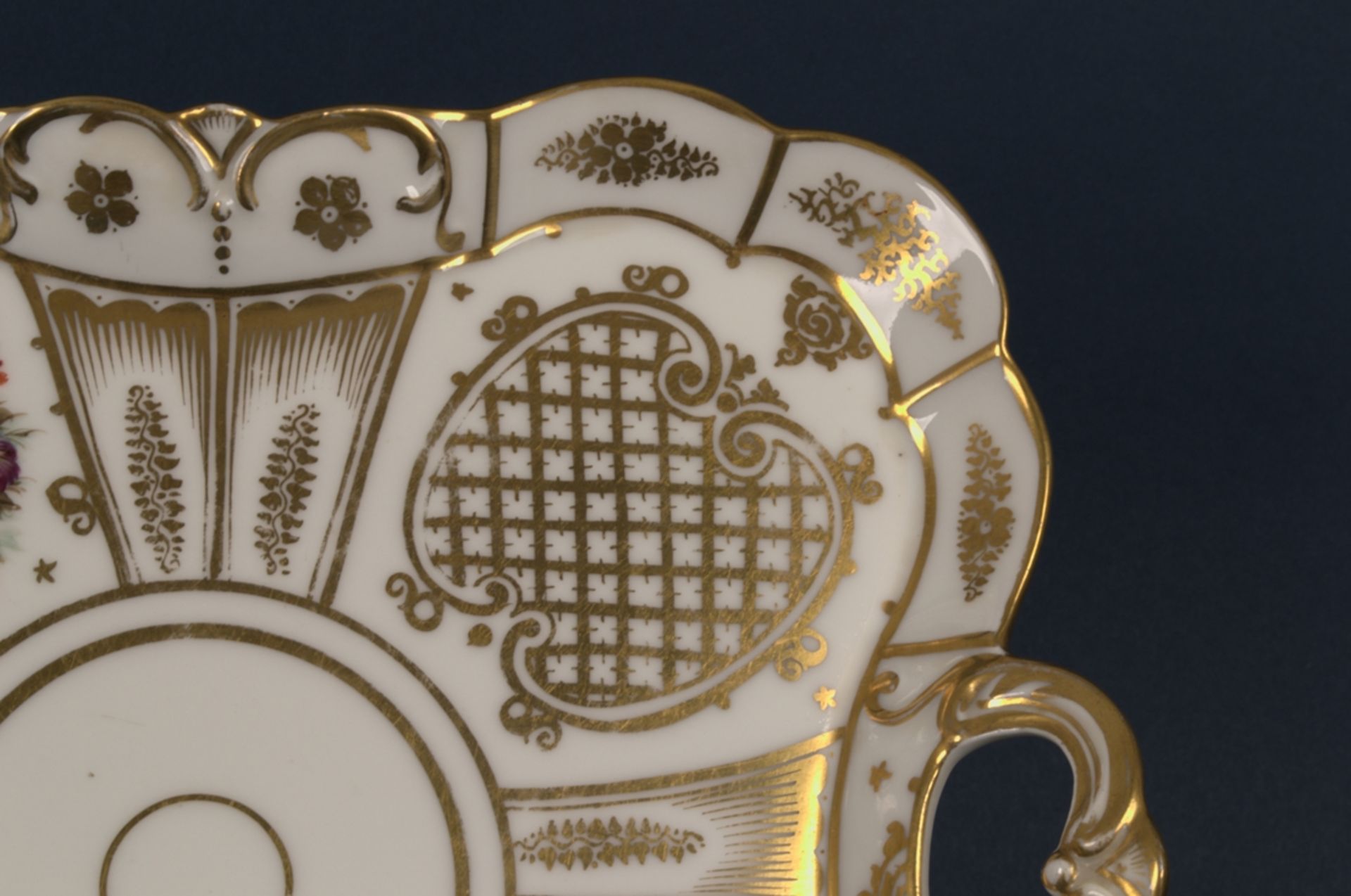 4teiliges Set, ungemarktes Weißporzellan mit polychromem Floral - & üppigem Golddekor; Belle - Image 13 of 16
