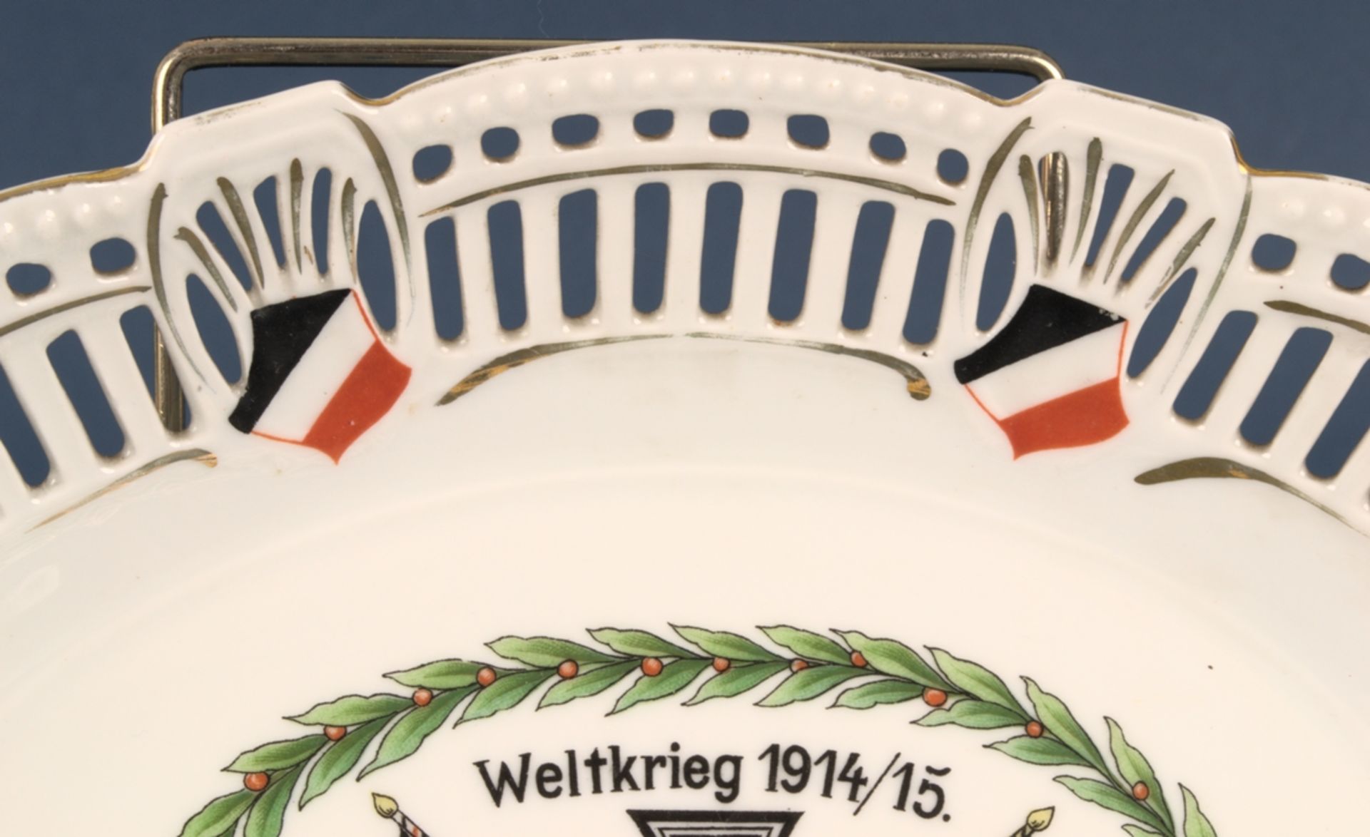 Ovales Gebäckkörbchen/Schale mit patriotischer Motivik, polychromer, lithographierter Dekor - Image 3 of 7