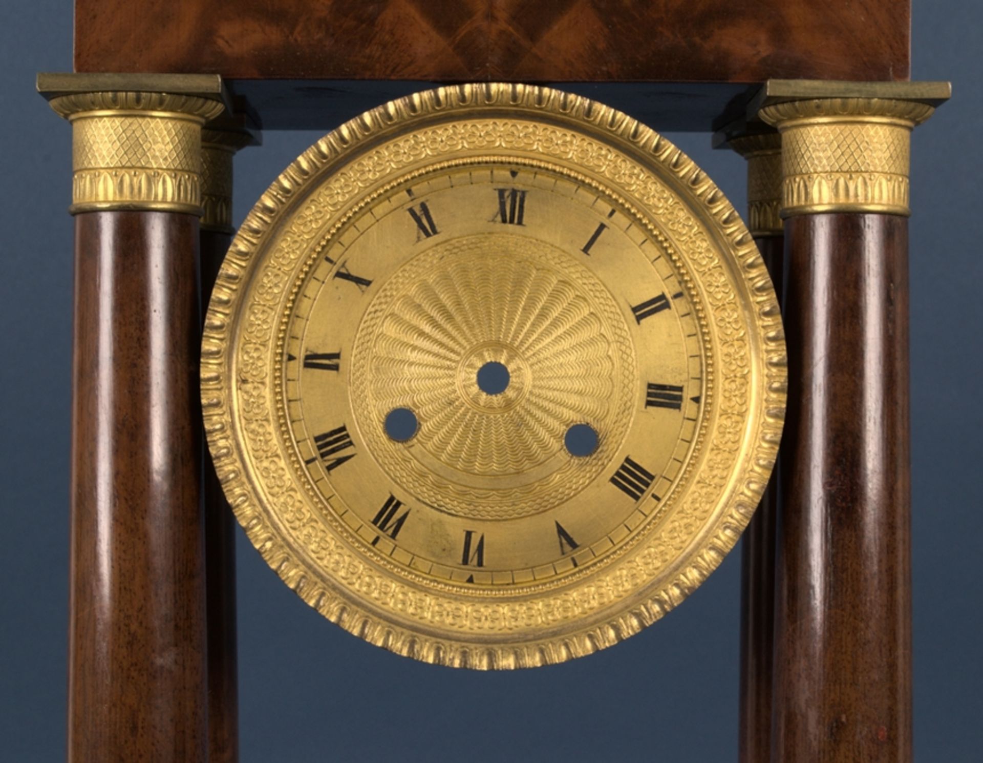 Antikes Pendulen-Gehäuse, sehr schönes erhaltenes Mahagonigehäuse des 19. Jhds., mit feinem - Image 2 of 12