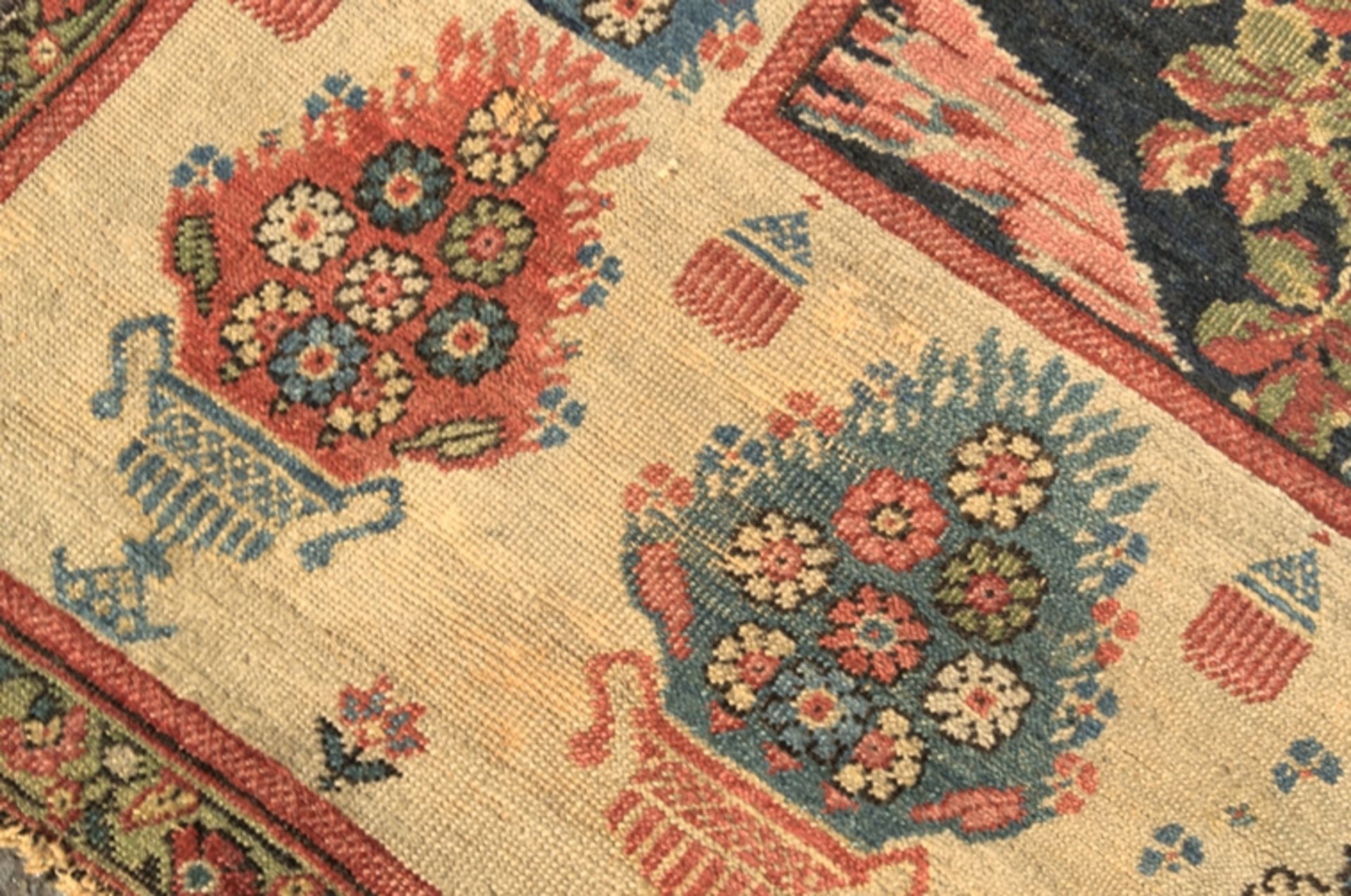 Antiker Teppich, wohl um 1900, dunkelblauer Fond mit floral durchgemustertem Dekor, - Bild 13 aus 13
