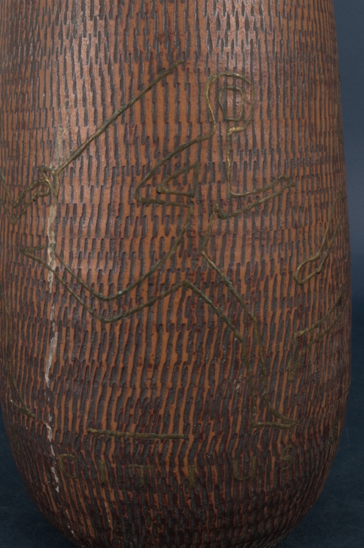 DDR "Olympia" Vase von 1967, konisch sich nach oben hin verjüngende reliefierte Vase mit zartem - Bild 6 aus 13