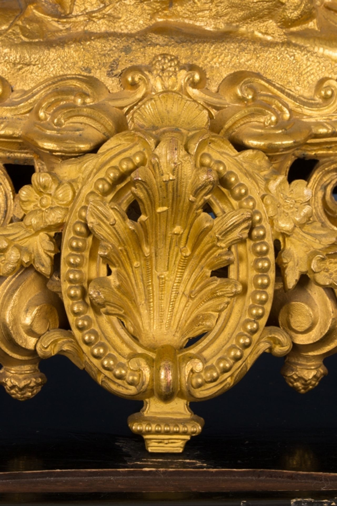 Antike Kaminuhr von Jäger bekrönt, goldbronzierter Metallguss auf ebonisiertem, ovalem Sockel, - Bild 5 aus 16