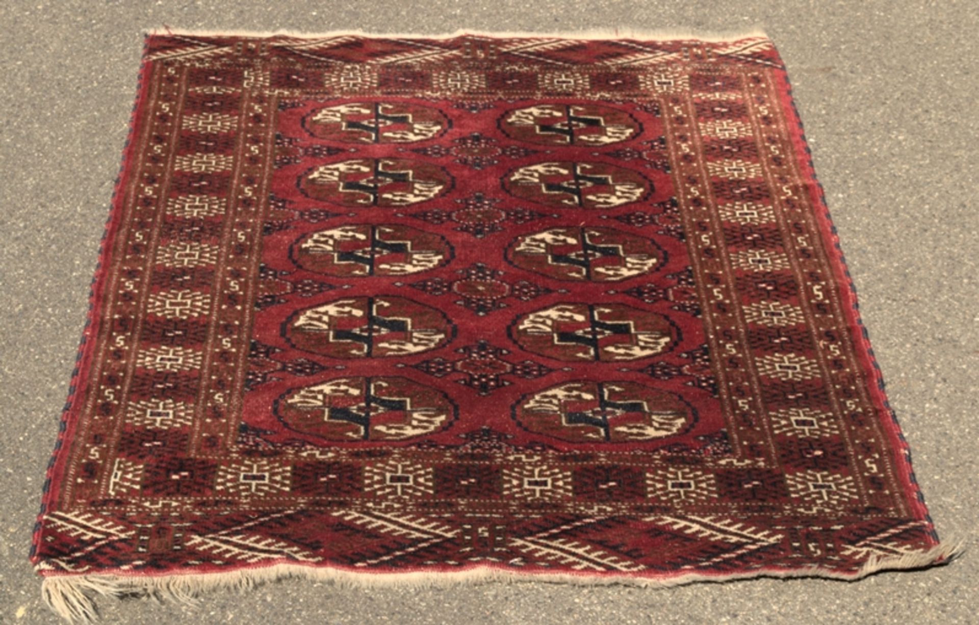 Tekke-Turkmene, Teppichbrücke, ca. 40 - 60 Jahre alt, ca. 95 x 141 cm. Guter Erhalt.