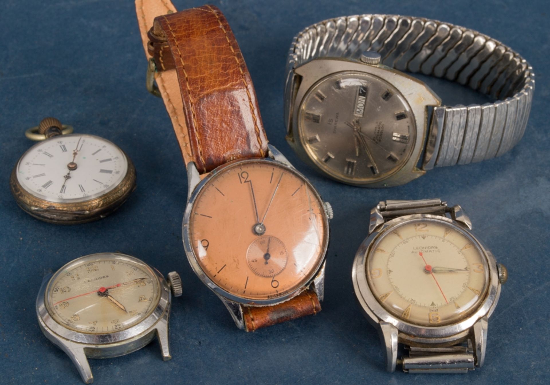 5teiliges Konvolut alter/ antiker Armbanduhren (4) und 1x Damentaschenuhr, 800er Silber. Versch.