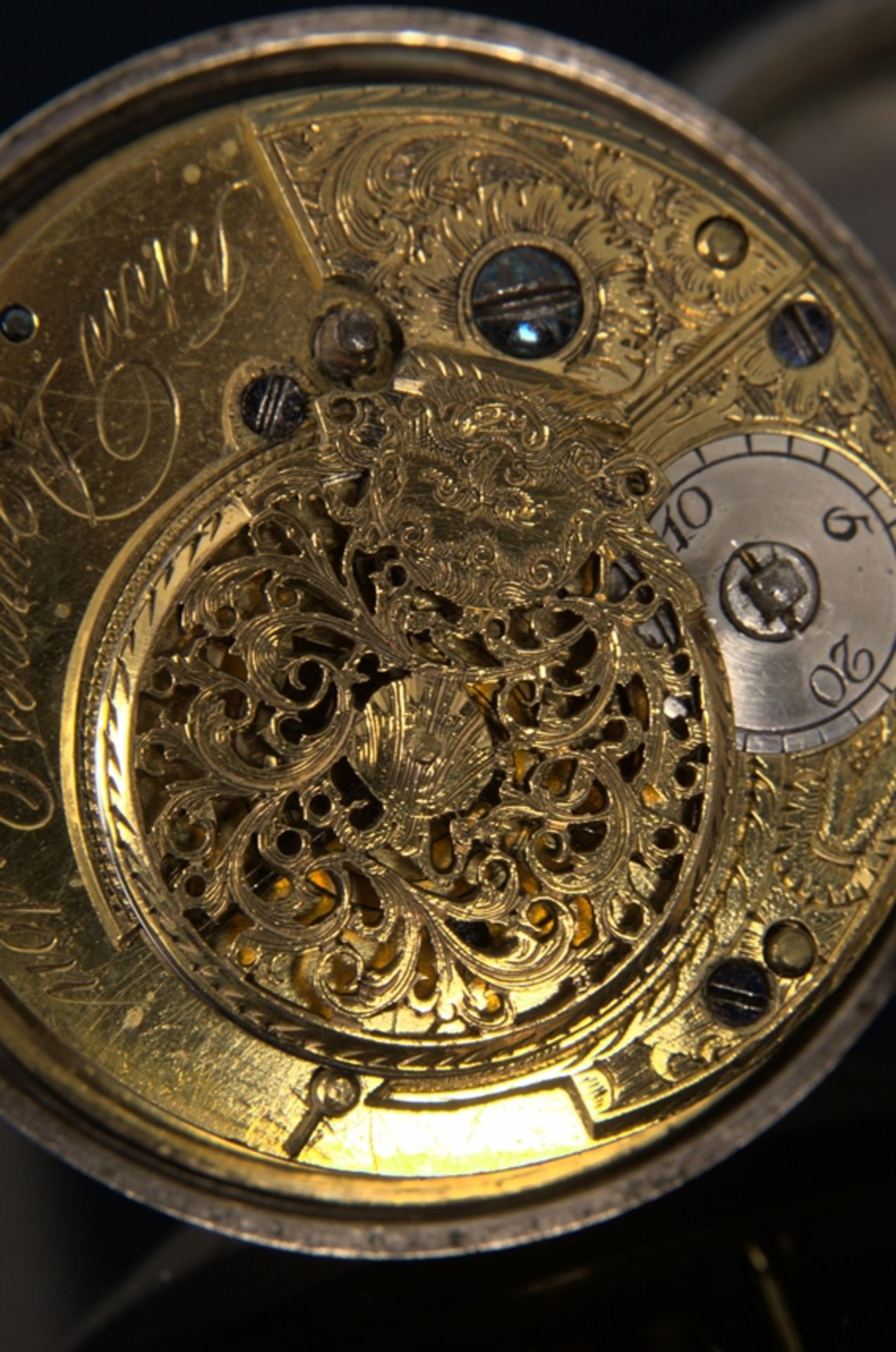 Antike englische Spindeltaschenuhr des 18. Jhdts., auf der aufwändig gravierten Werkplatine - Image 8 of 10