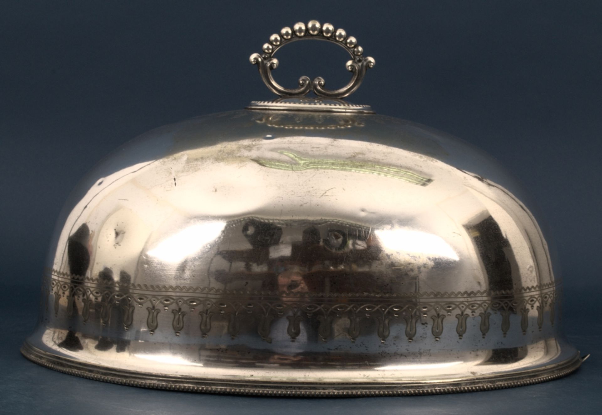 Große "CLOCHE"-Wärmehaube, versilbertes Metall, ca. 25 x 47 x 36 cm, im Deckel bez.: "MAPPIN - Image 2 of 13