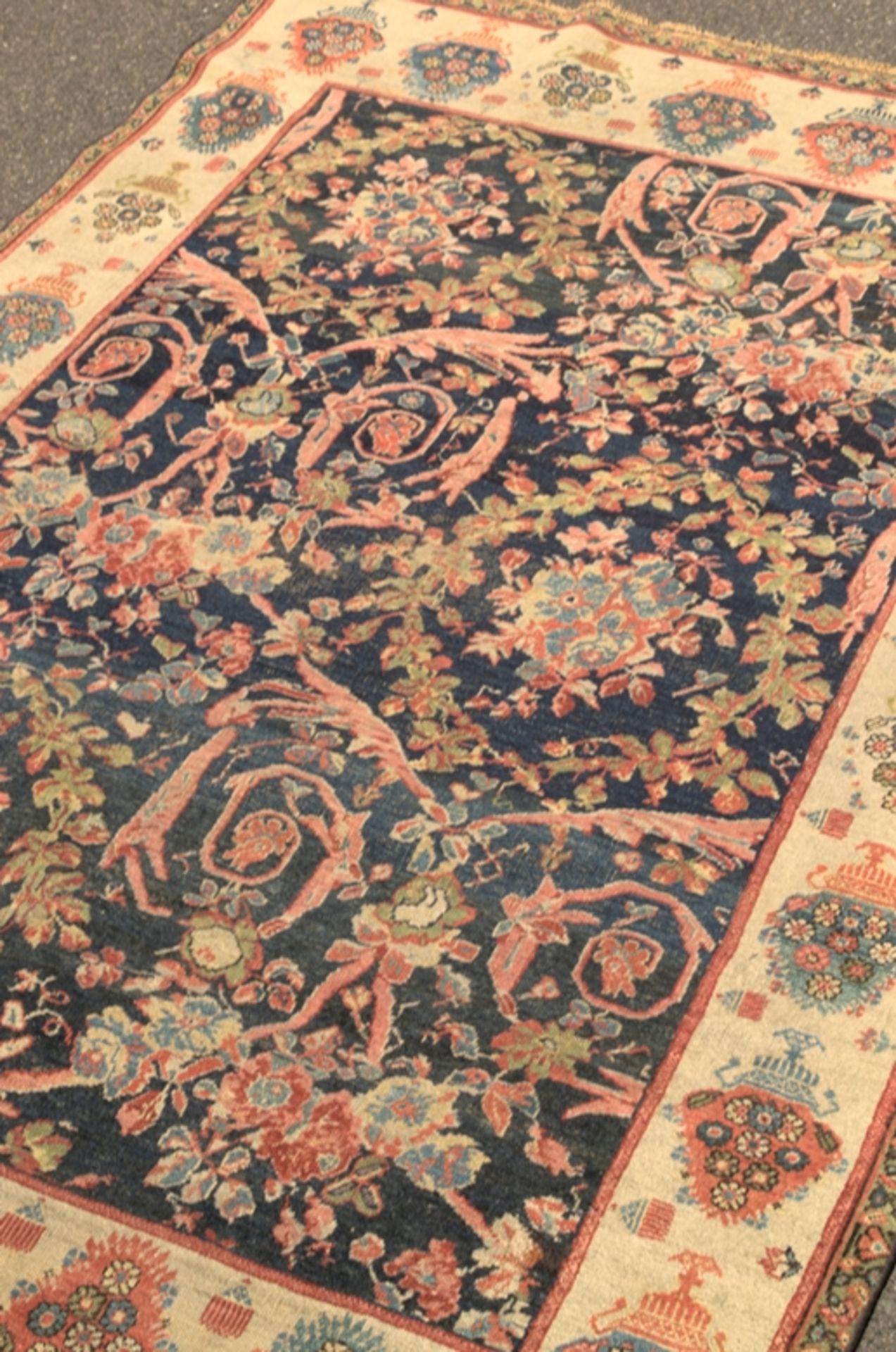 Antiker Teppich, wohl um 1900, dunkelblauer Fond mit floral durchgemustertem Dekor, - Bild 6 aus 13