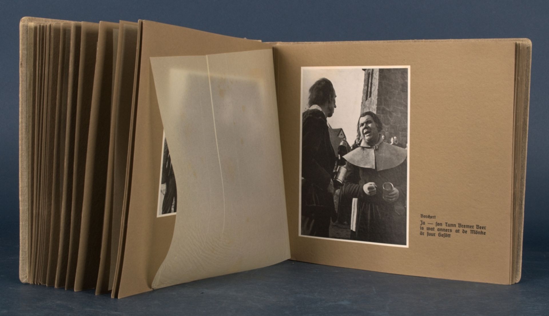 "STEDINGSEHRE" - Album von 1937 mit zahlreichen Abbildungen und erläuterndem Text, Einleitungstext - Image 7 of 8