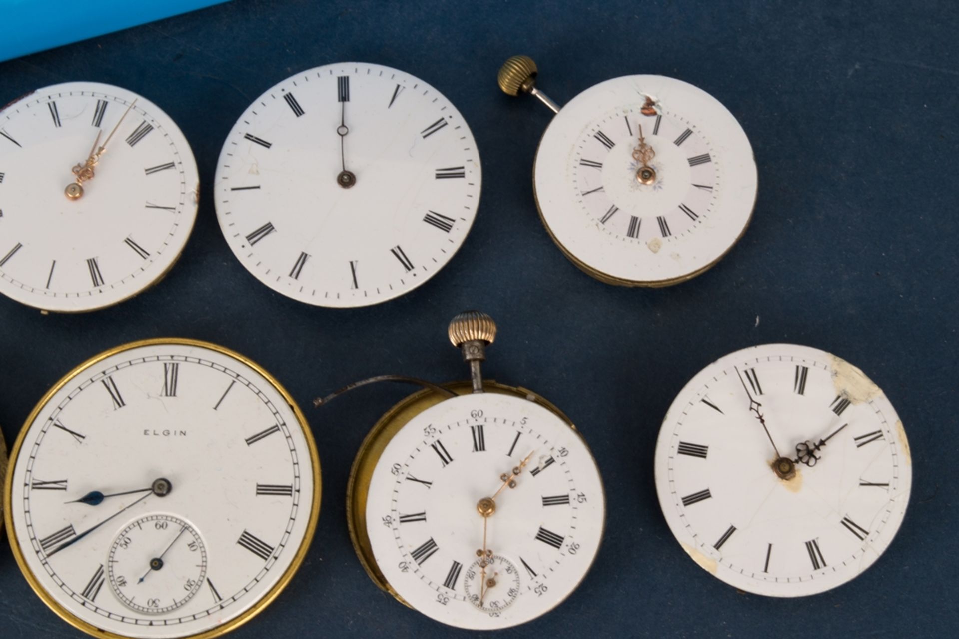 Kleine Sammlung versch. Armband- & Taschenuhren-Werke, Uhrengehäuse, Ziffernblätter und weiterer - Bild 4 aus 7