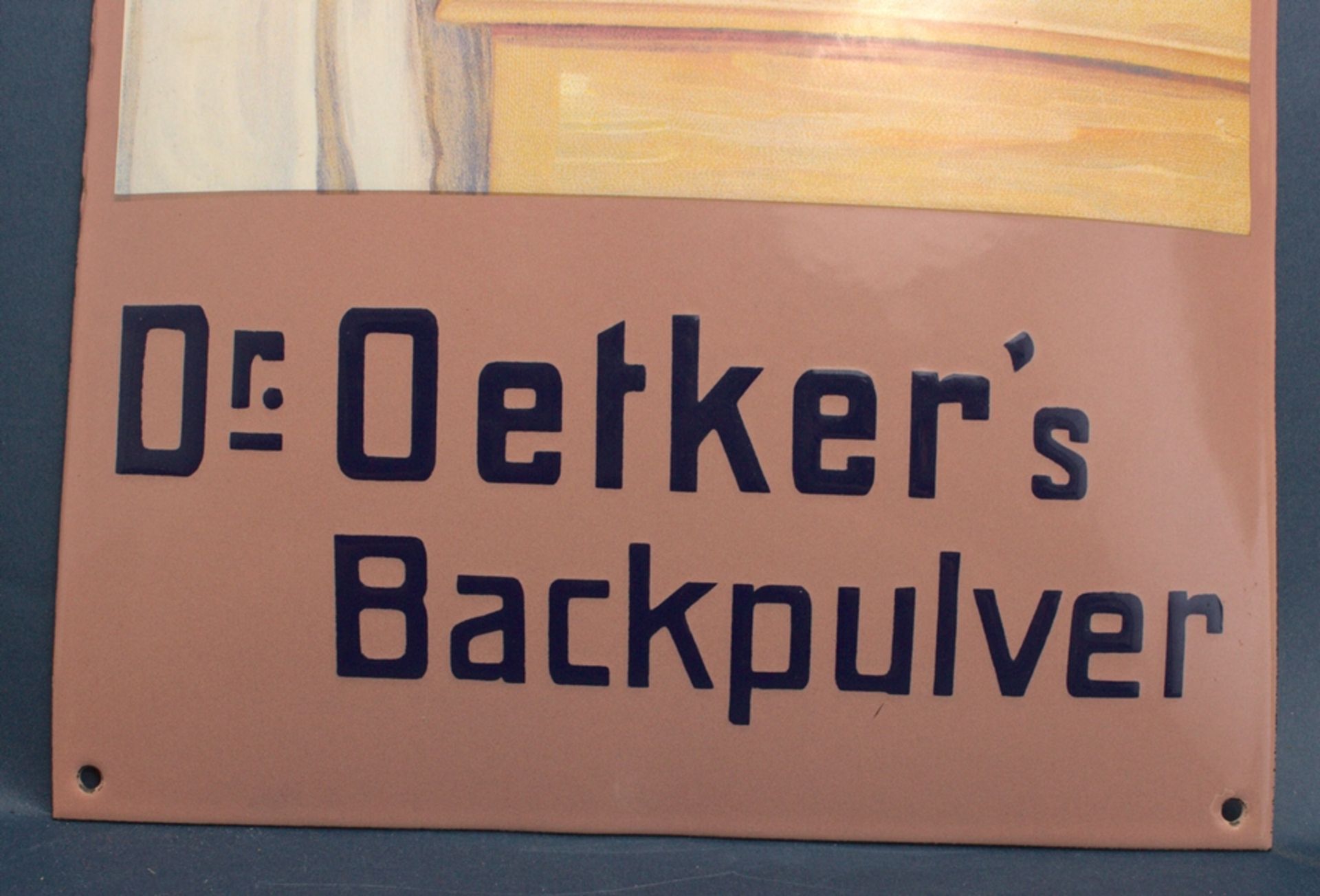 "DR. OETKER'S BACKPULVER". Dekoratives, leicht gewölbtes Emailleschild, ca. 50 x 30 cm, schöner - Bild 3 aus 6