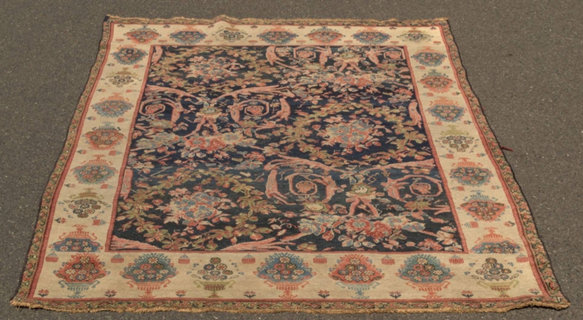 Antiker Teppich, wohl um 1900, dunkelblauer Fond mit floral durchgemustertem Dekor,