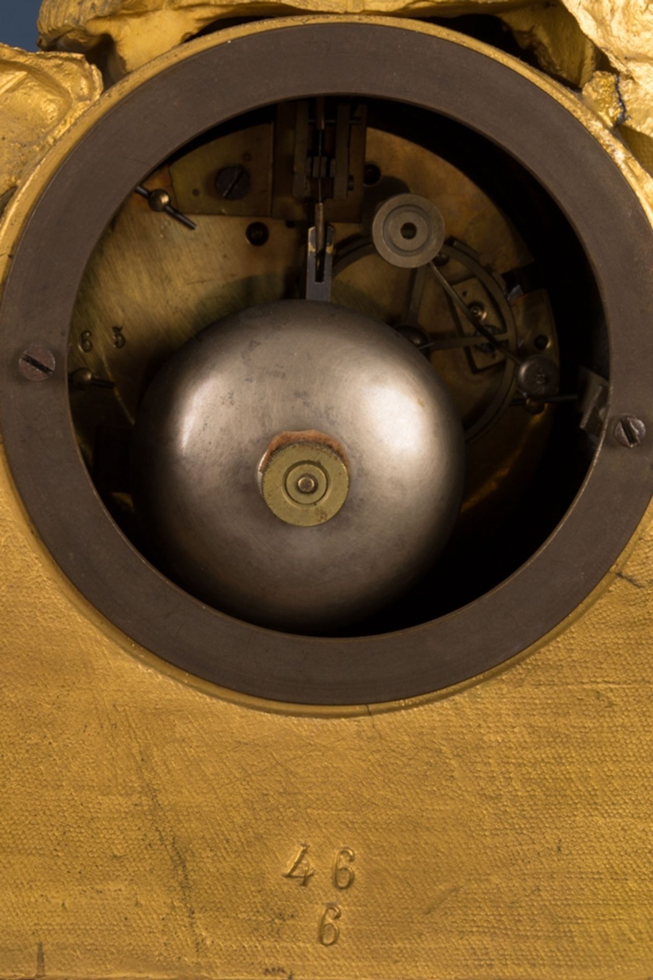 Antike Kaminuhr von Jäger bekrönt, goldbronzierter Metallguss auf ebonisiertem, ovalem Sockel, - Image 12 of 16