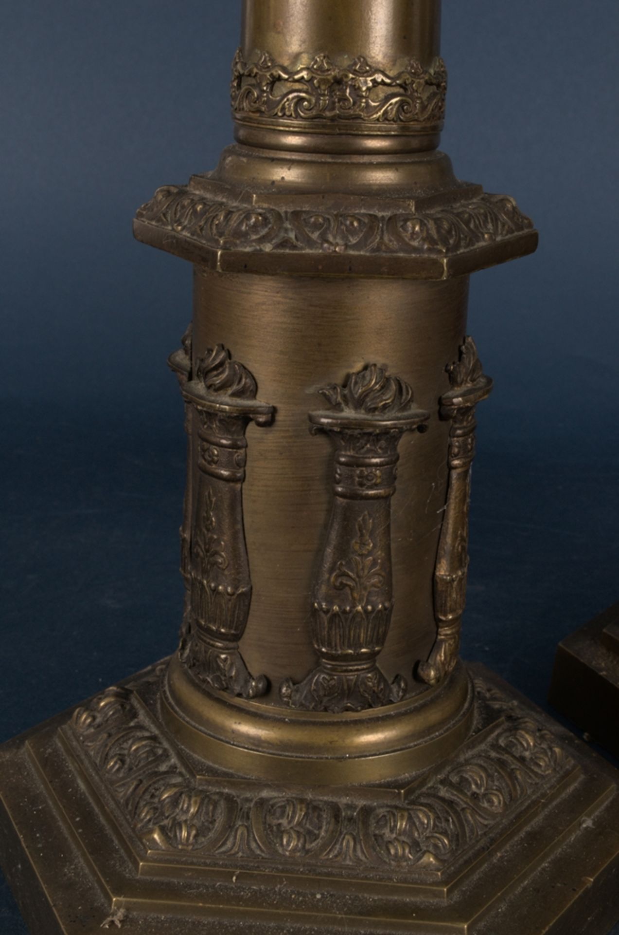 Paar einflammiger Kerzenleuchter/Altarleuchter, Historismus 19./20. Jhd., Höhe ü. A. je ca. 57 cm. - Image 3 of 9