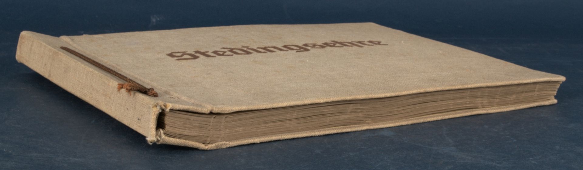 "STEDINGSEHRE" - Album von 1937 mit zahlreichen Abbildungen und erläuterndem Text, Einleitungstext - Image 2 of 8