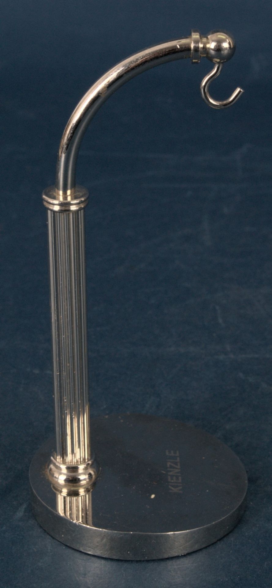 "KIENZLE" Taschenuhrenständer Warendisplay, Messing vernickelt, Höhe ca. 12,5 cm; für eine - Image 2 of 5