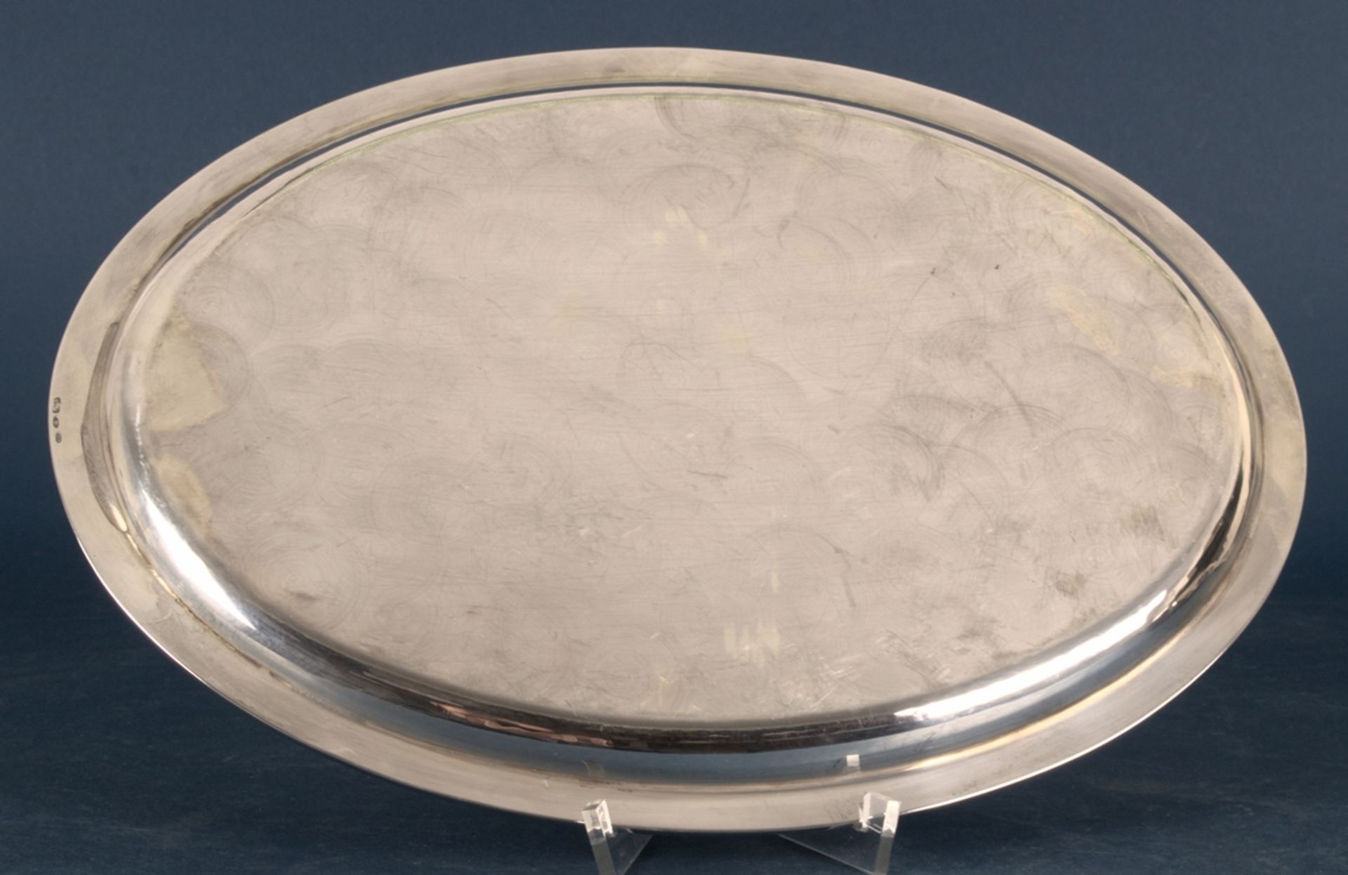 Ovales Tablett/Platte, 800er Silber, ca. 29,5 x 21 cm, Mitte 20. Jhd., ca. 381 gr. - Image 4 of 5