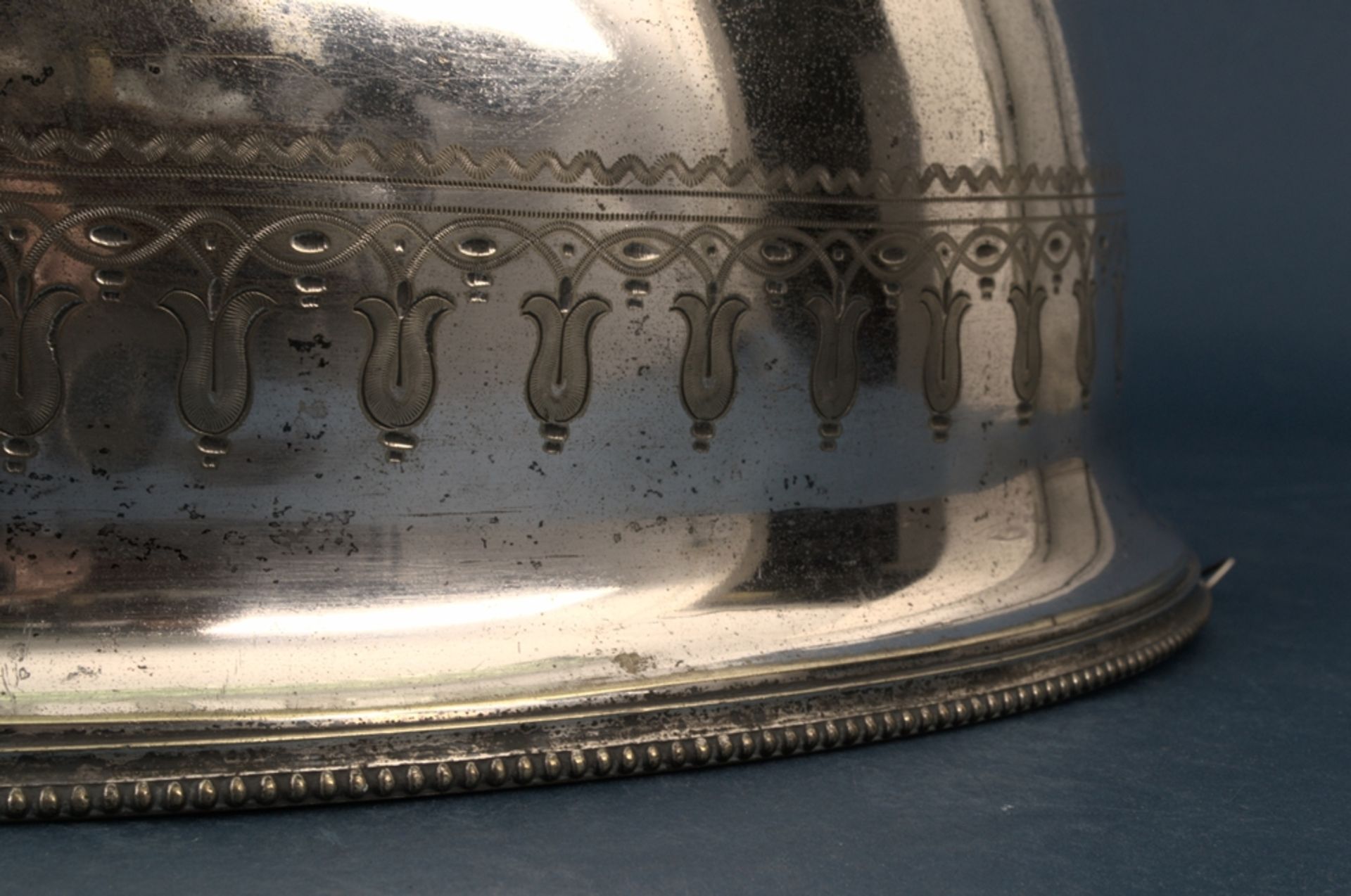 Große "CLOCHE"-Wärmehaube, versilbertes Metall, ca. 25 x 47 x 36 cm, im Deckel bez.: "MAPPIN - Image 3 of 13