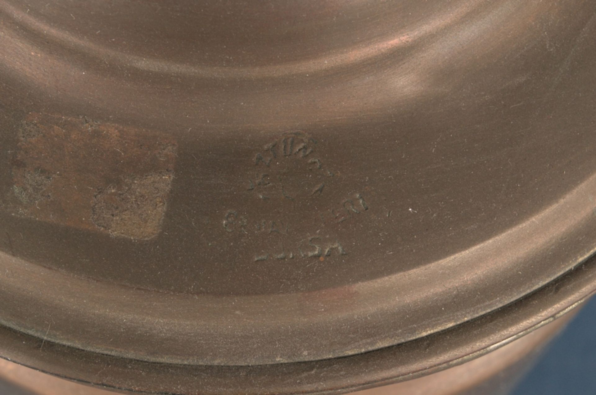 Kleiner Samowar mit 2 Teekännchen, am Deckelring undeutlich bezeichnet. Höhe inkl. Kanne ca. 40 - Image 6 of 7
