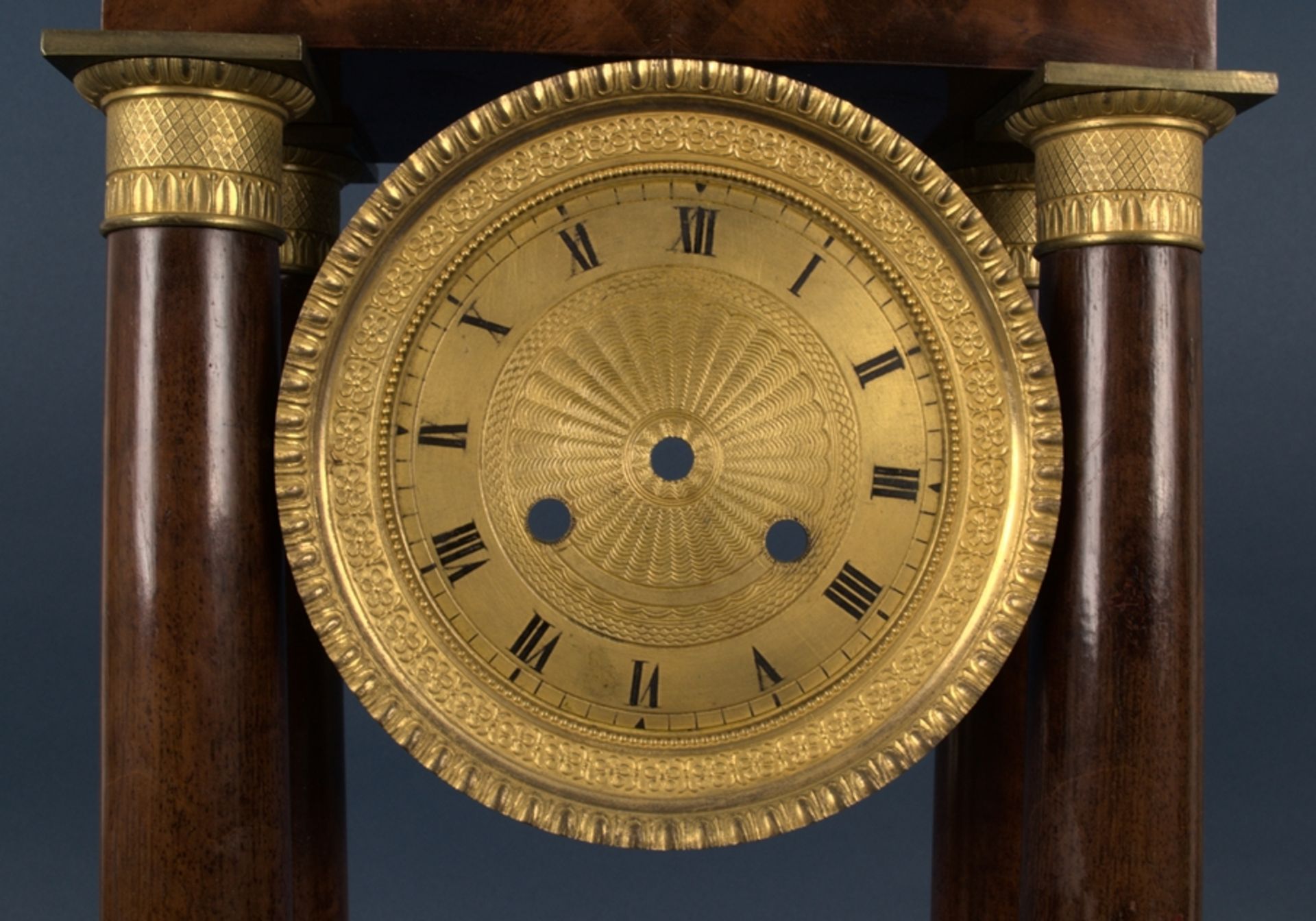 Antikes Pendulen-Gehäuse, sehr schönes erhaltenes Mahagonigehäuse des 19. Jhds., mit feinem - Bild 6 aus 12