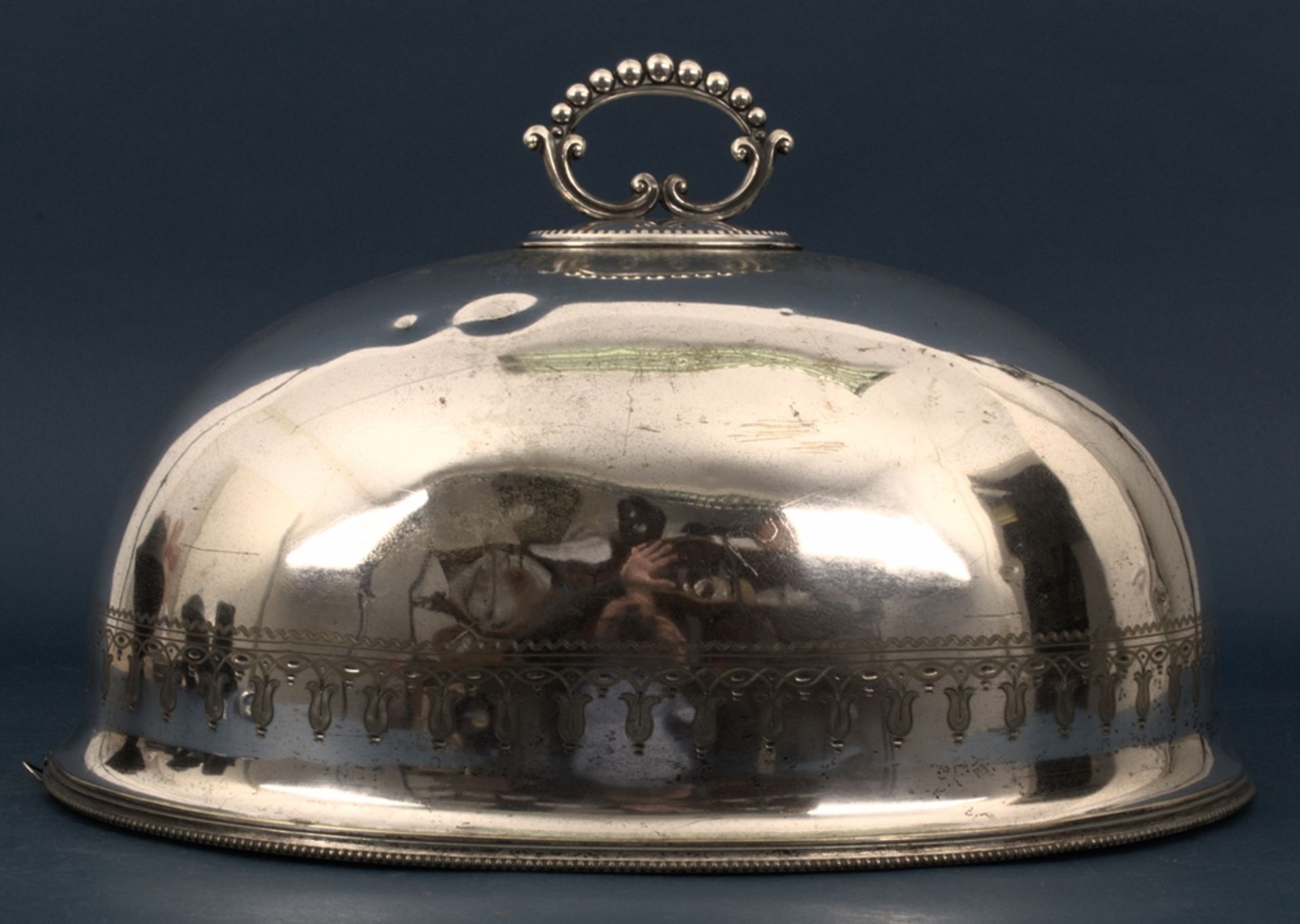 Große "CLOCHE"-Wärmehaube, versilbertes Metall, ca. 25 x 47 x 36 cm, im Deckel bez.: "MAPPIN - Image 6 of 13