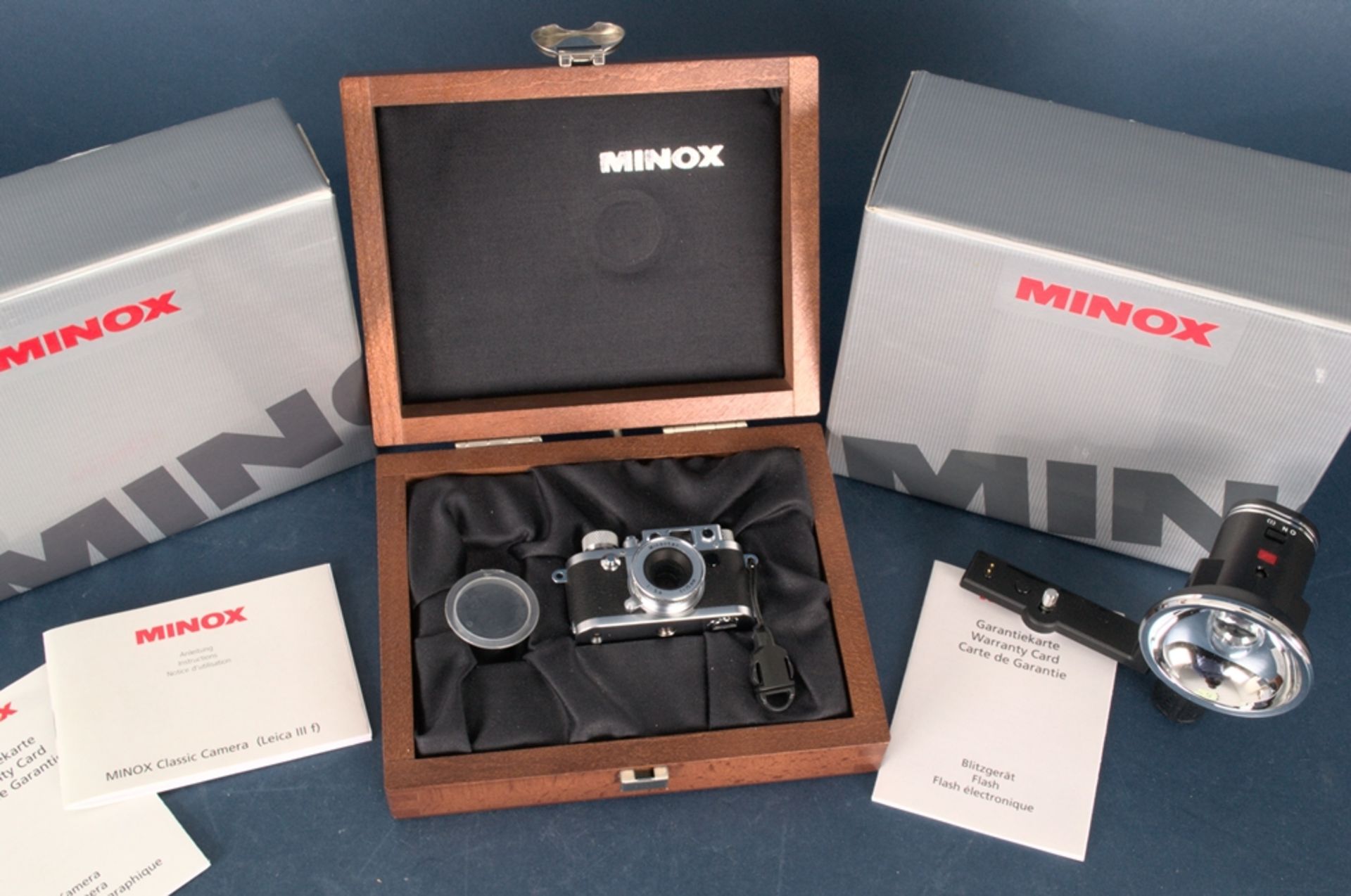 MINOX CLASSIC CAMERA LEICA III F mit passender Blitzapparatur - analoge Rollfilmkamera, Modellno. - Image 2 of 13