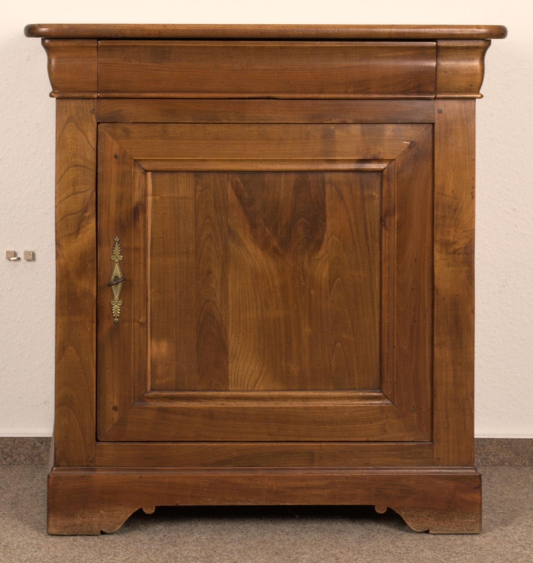 Eintüriges Kommodenschränkchen, sog. Halbschrank, Kirschbaum, Stil Biedermeier/Stil Charles X,