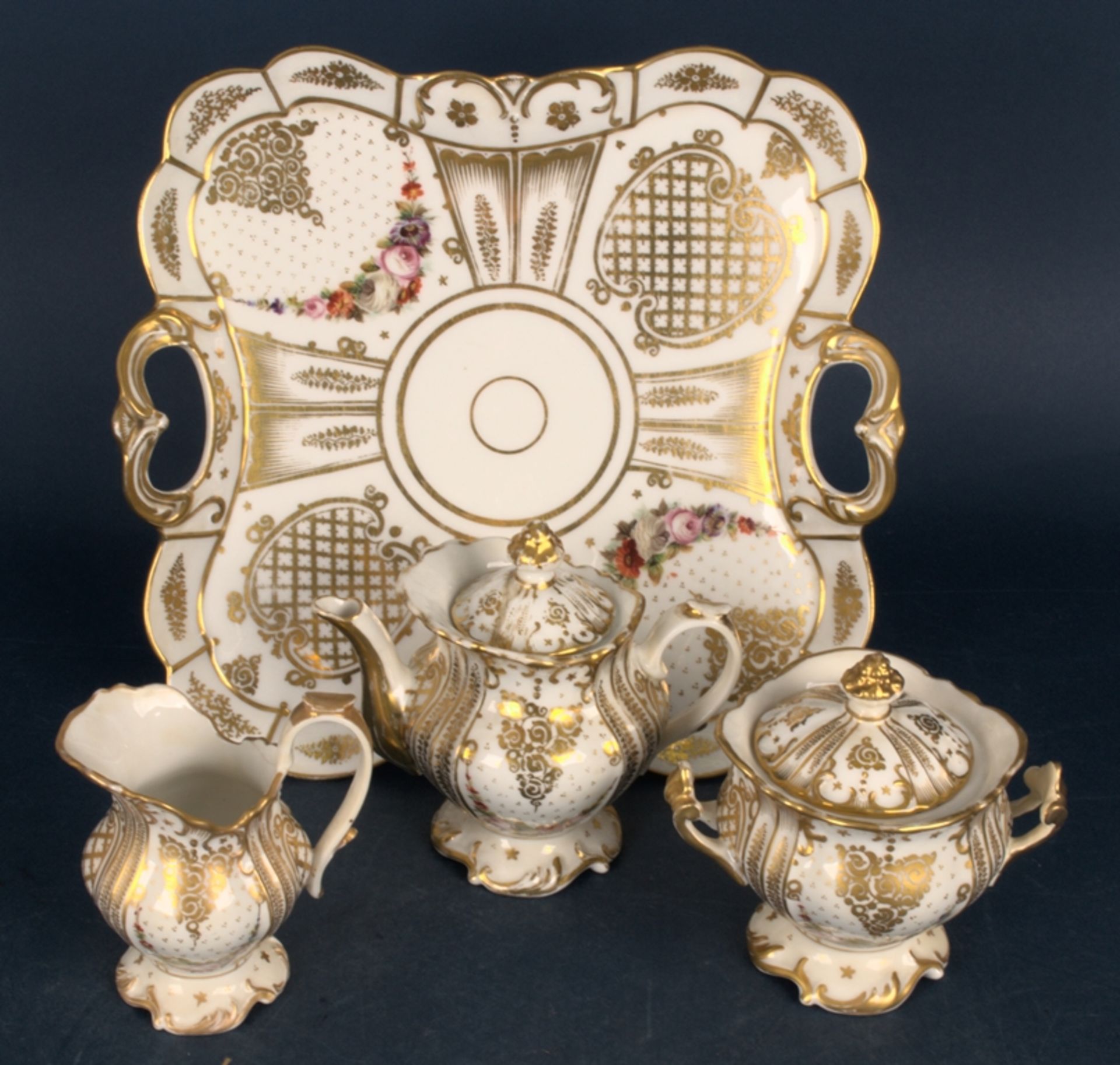 4teiliges Set, ungemarktes Weißporzellan mit polychromem Floral - & üppigem Golddekor; Belle - Image 2 of 16