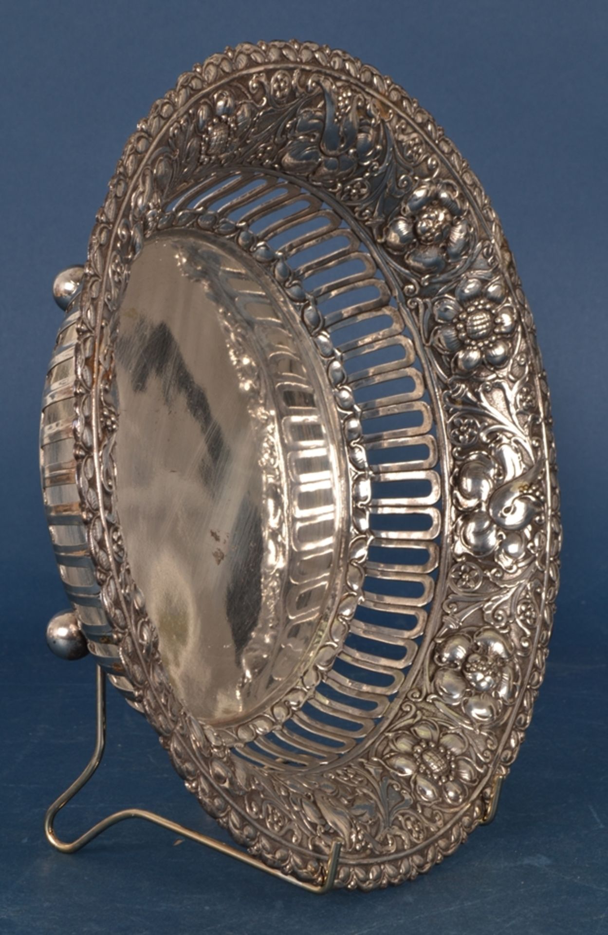 Runder Brotkorb / Früchtekorb, massives 800er Silber, deutsch. Höhe ca. 8 cm, Durchmesser ca. 28 cm, - Image 18 of 19