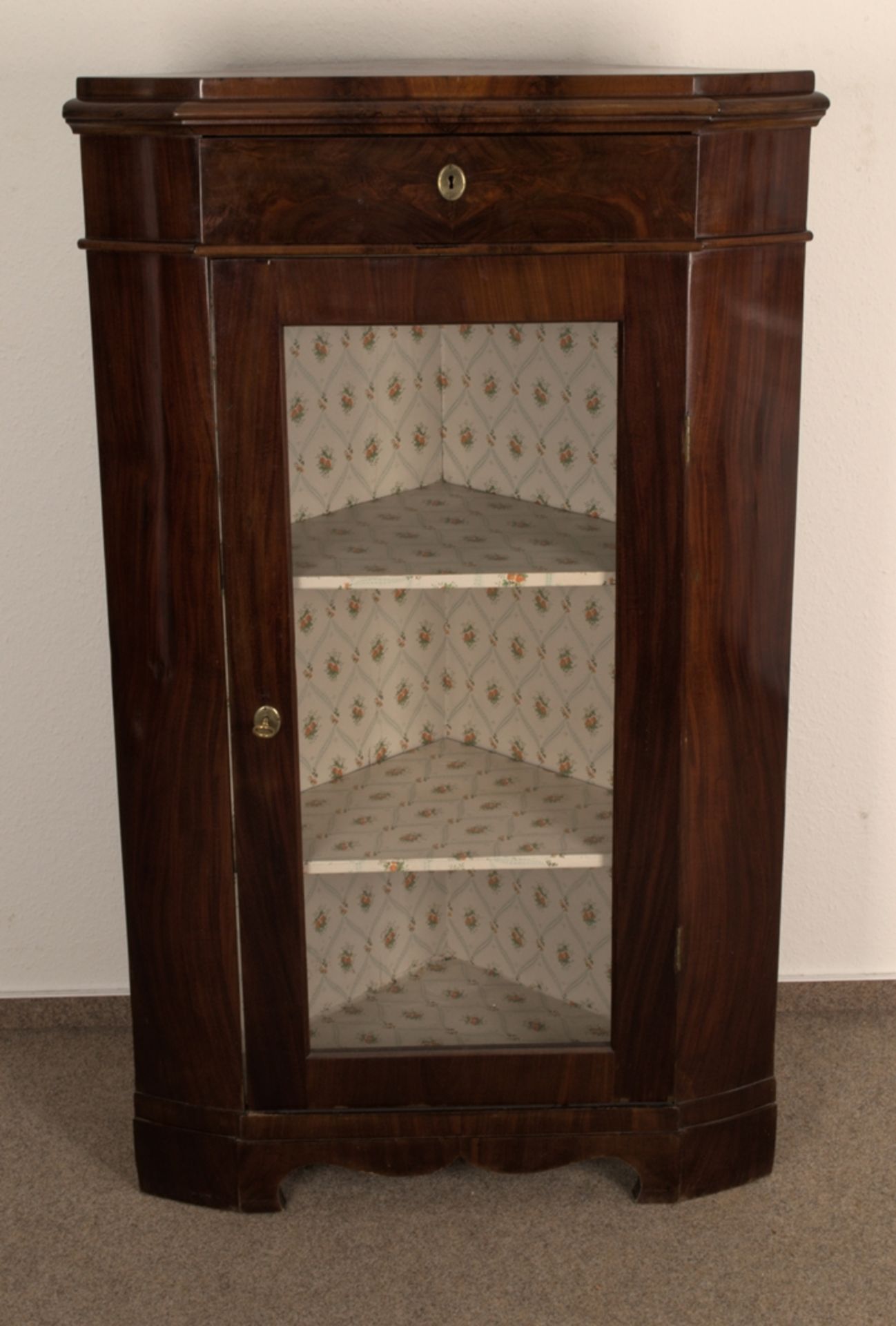 Antike Eckvitrine/Eckschrank, frontal verglaster, eintüriger Eckmöbelkorpus mit Kopfschublade, - Image 11 of 11