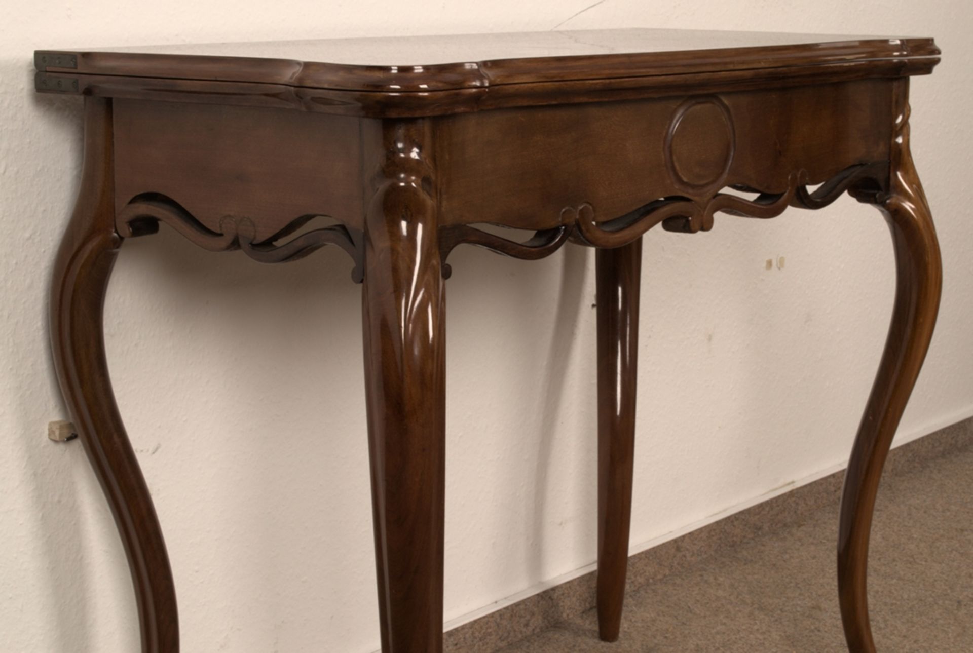 Konsoltisch/Spieltisch. Louis Philippe um 1900, Nussbaum massiv & furniert, ältere Restauration, - Image 3 of 10