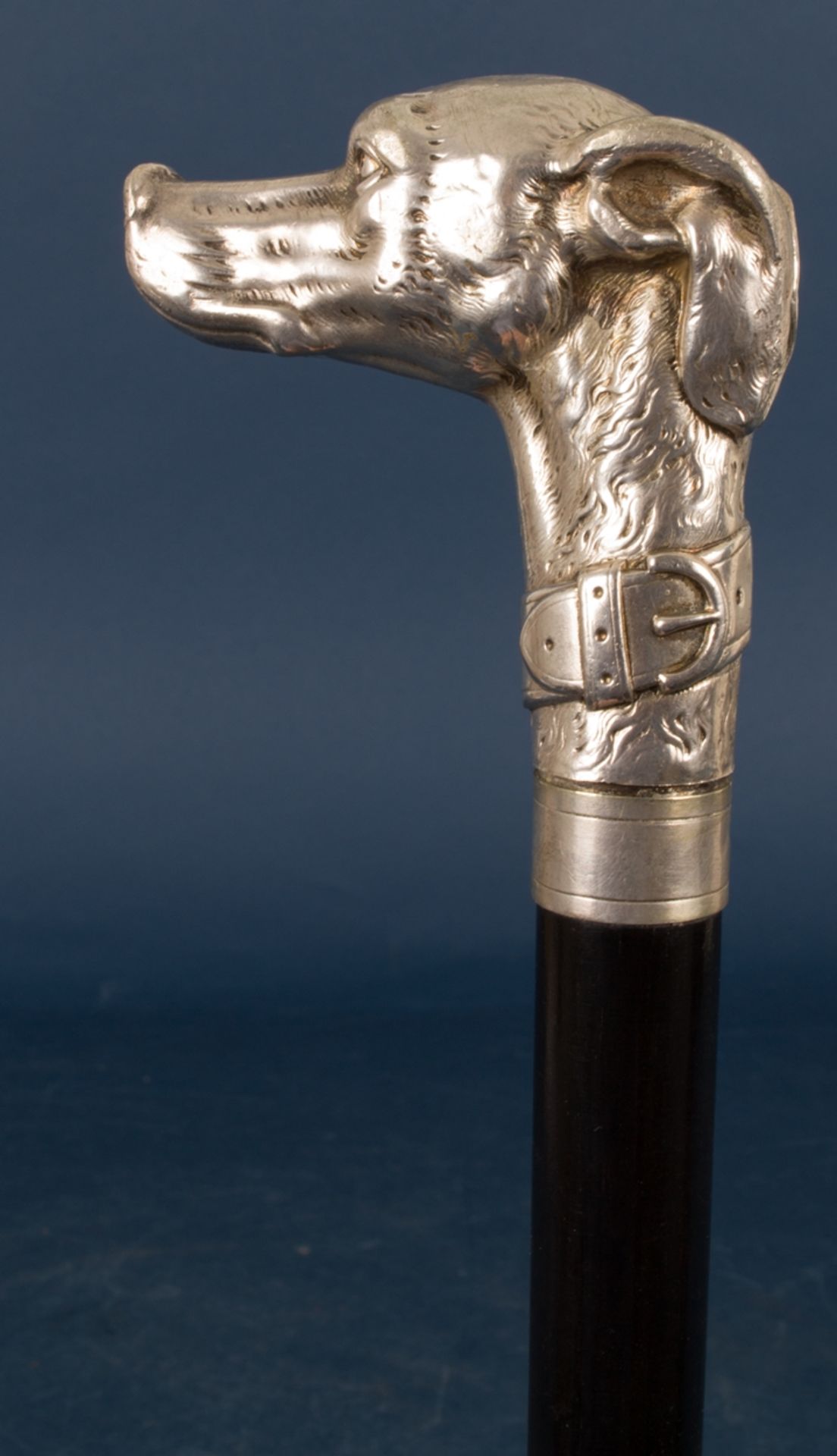 Spazierstock, Griffstück aus Silber (ungepunzt), als Hundekopf, Schuss vor wenigen Jahren ersetzt. - Image 6 of 12
